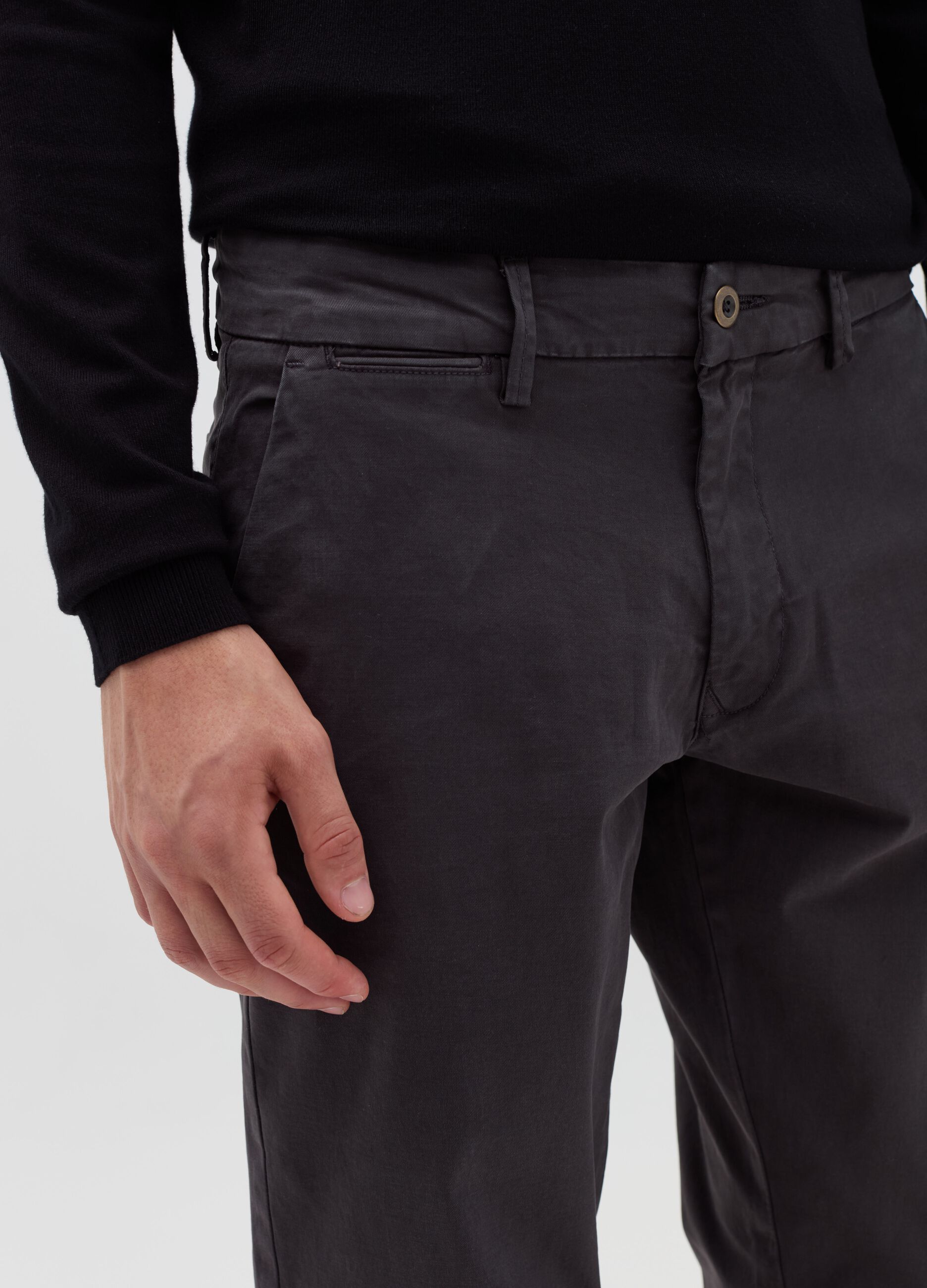 Pantalone chino regular fit in cotone stretch