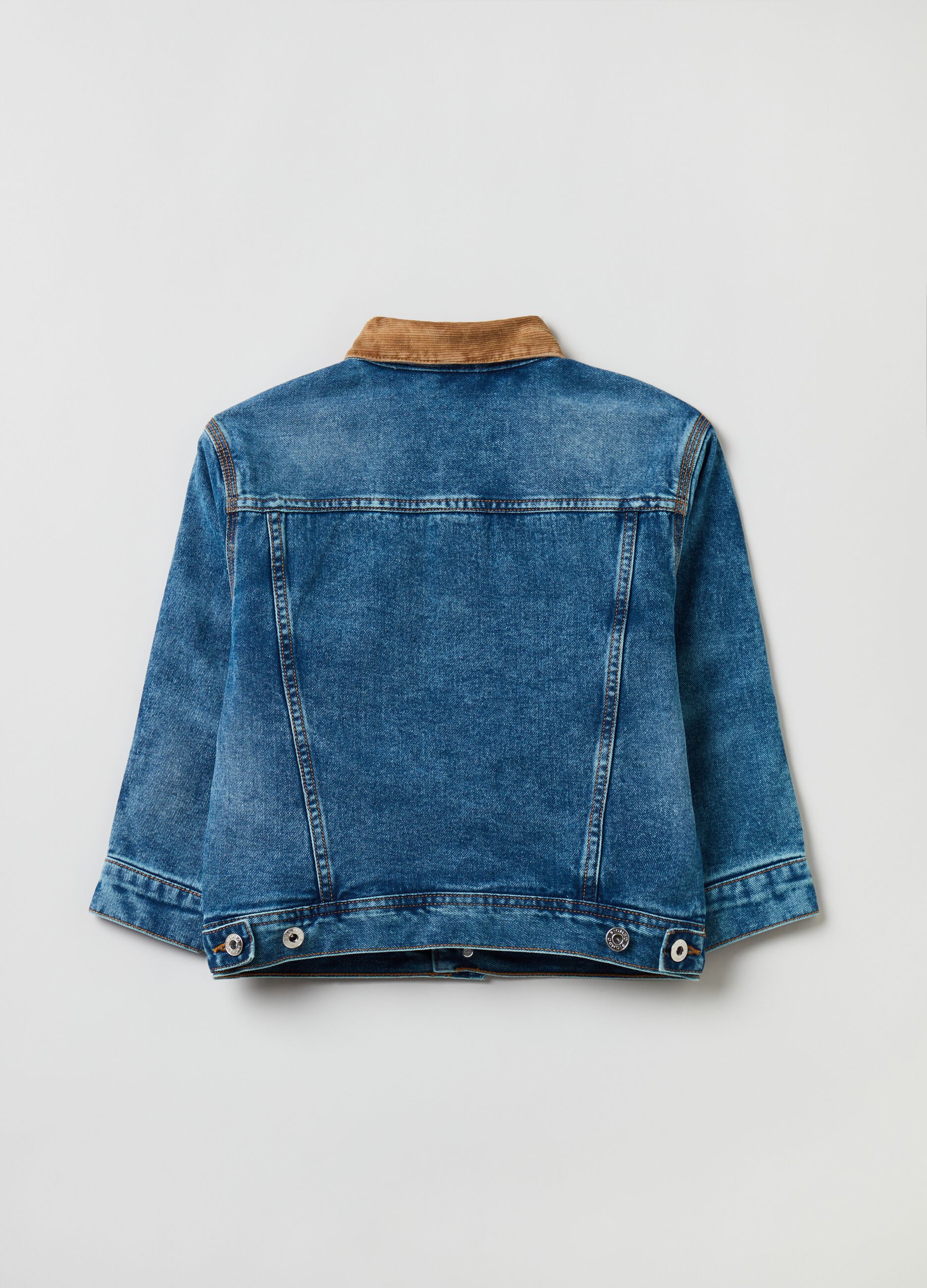 Denim jacket with pockets