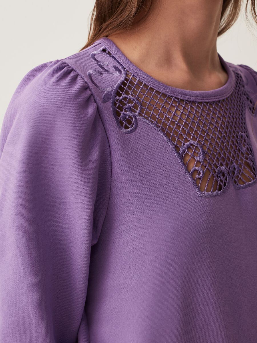 Round-neck sweatshirt with crochet insert_3