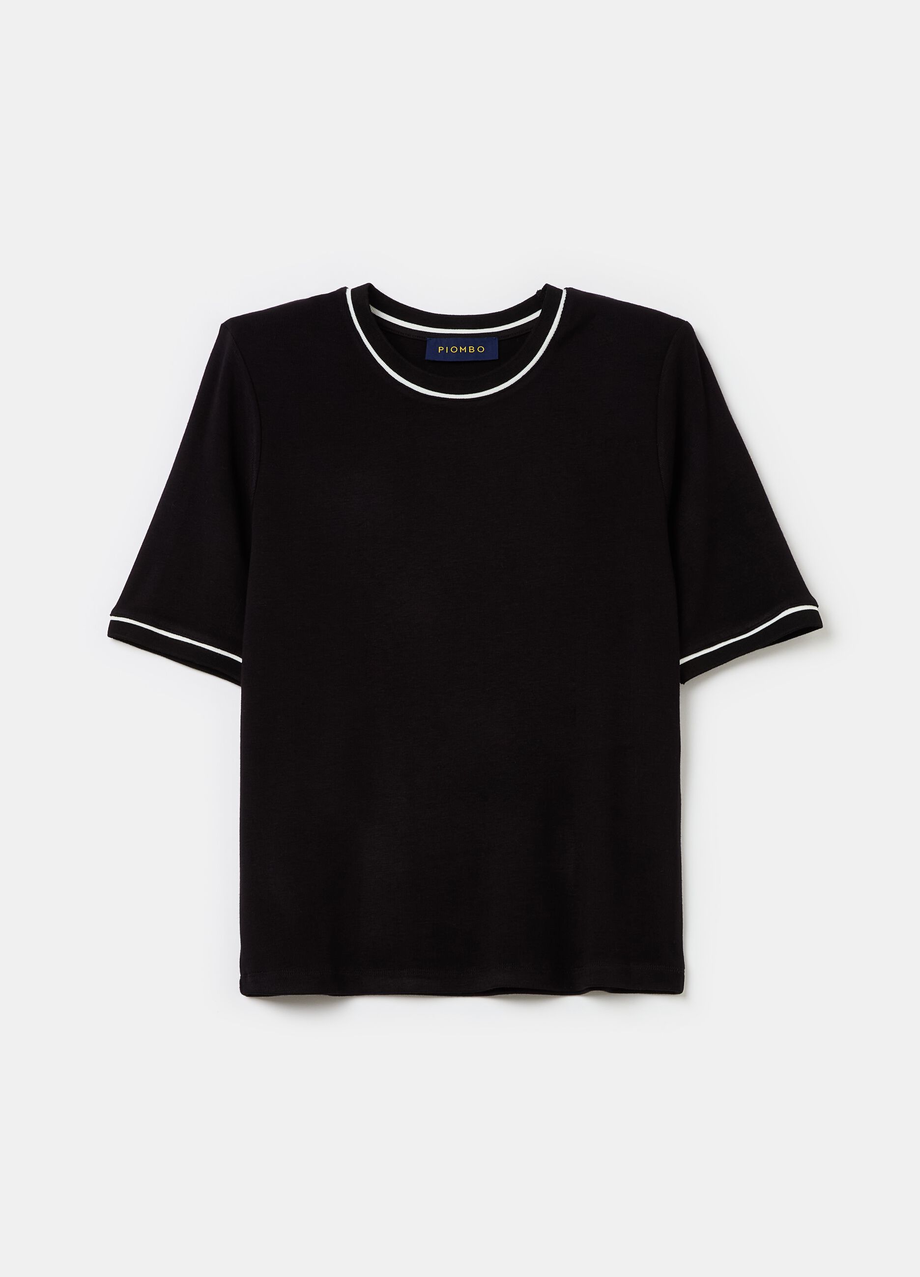 Contemporary T-shirt with contrasting piping