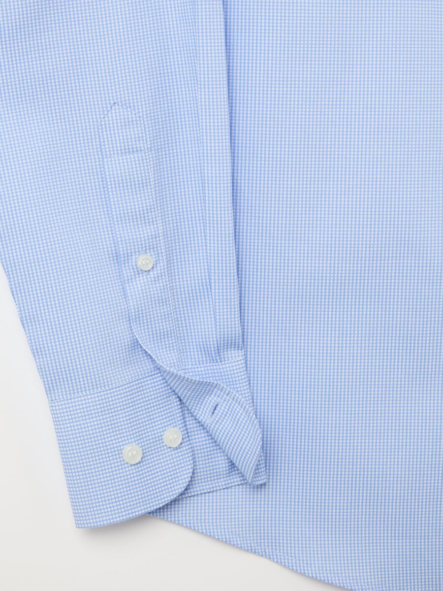 Regular-fit easy-iron shirt with micro check pattern_5