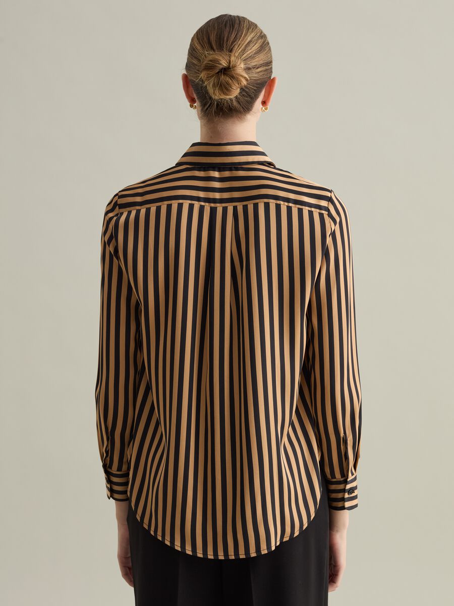 Contemporary striped shirt in satin_2