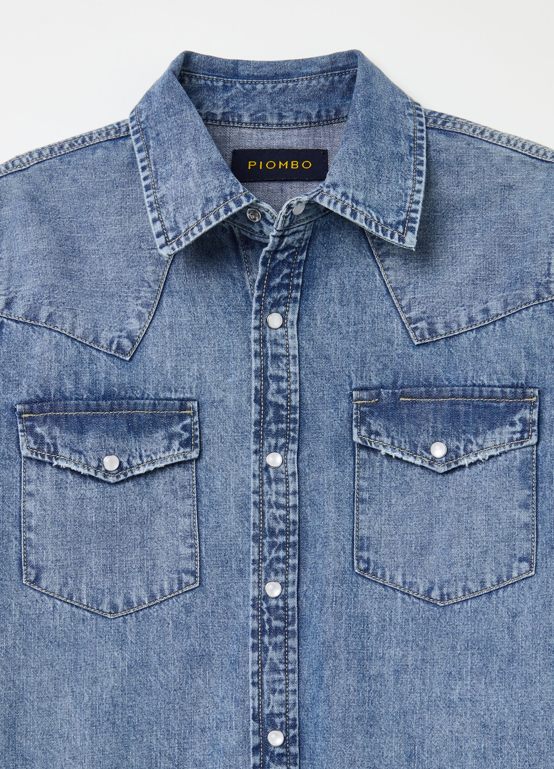 Western shirt in denim with pearl buttons