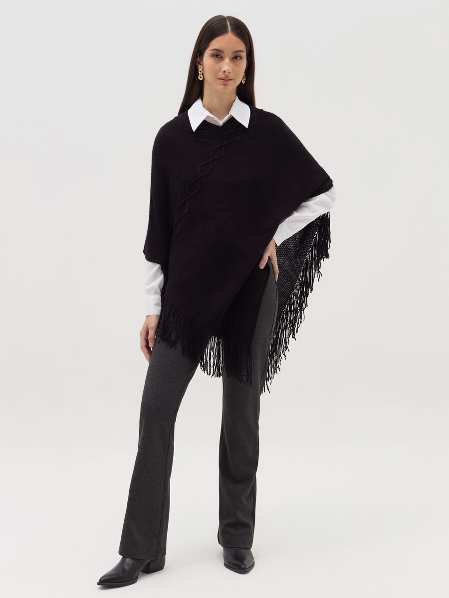 Poncho with diamond design and fringing_3