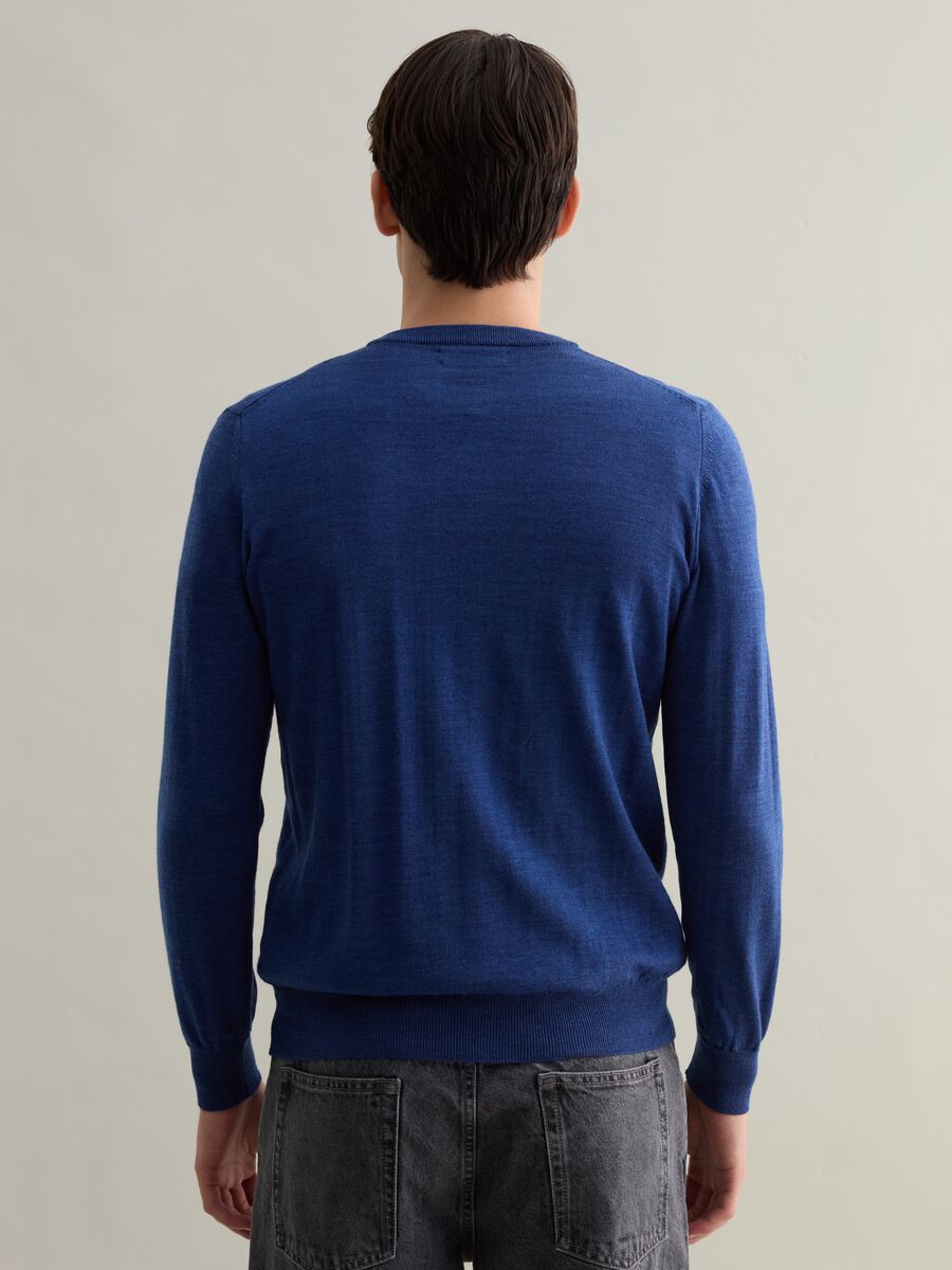 Merino wool pullover with V neck_3