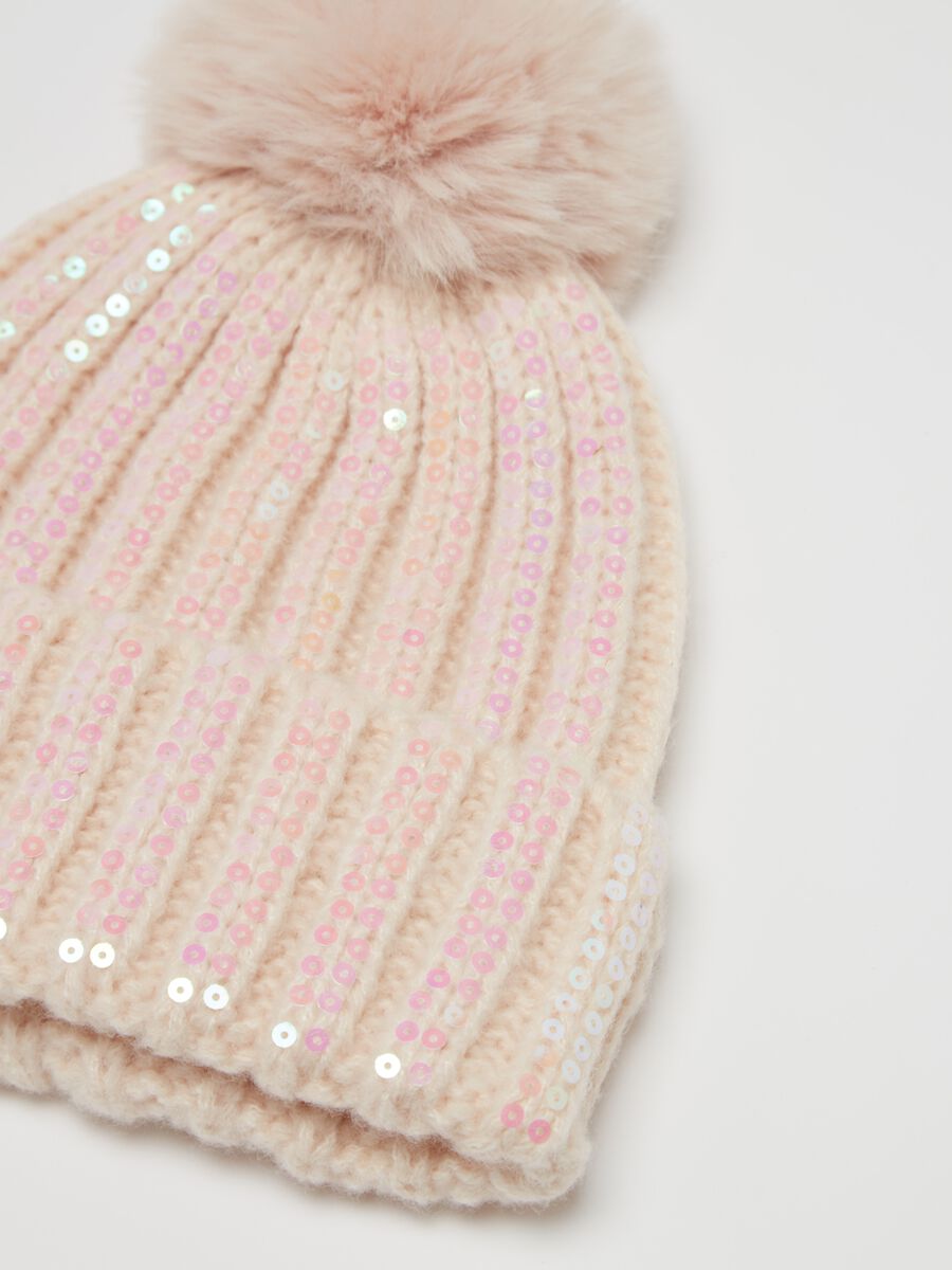 Hat with pompom and sequins_1