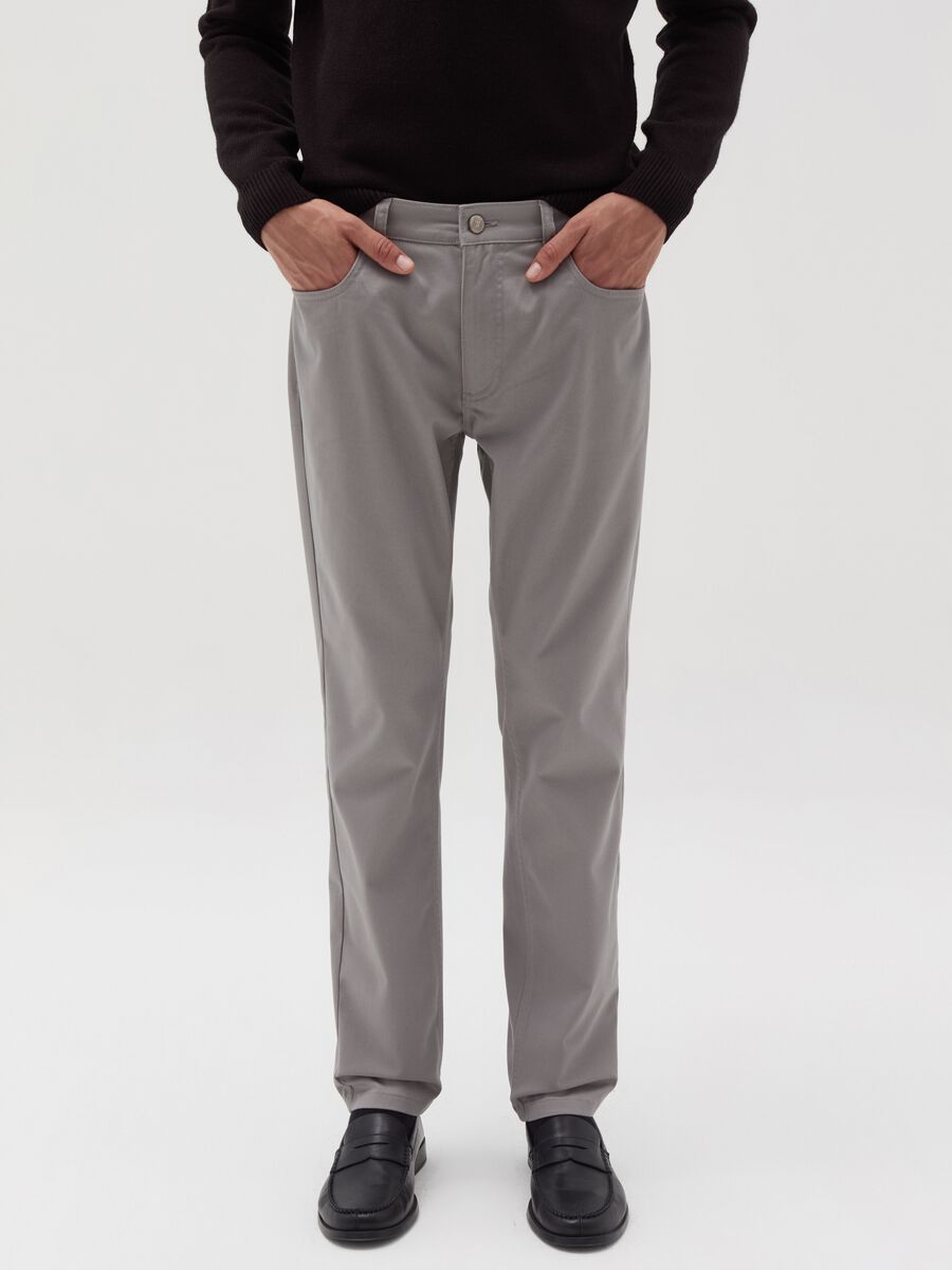 Slim-fit twill trousers with five pockets_1