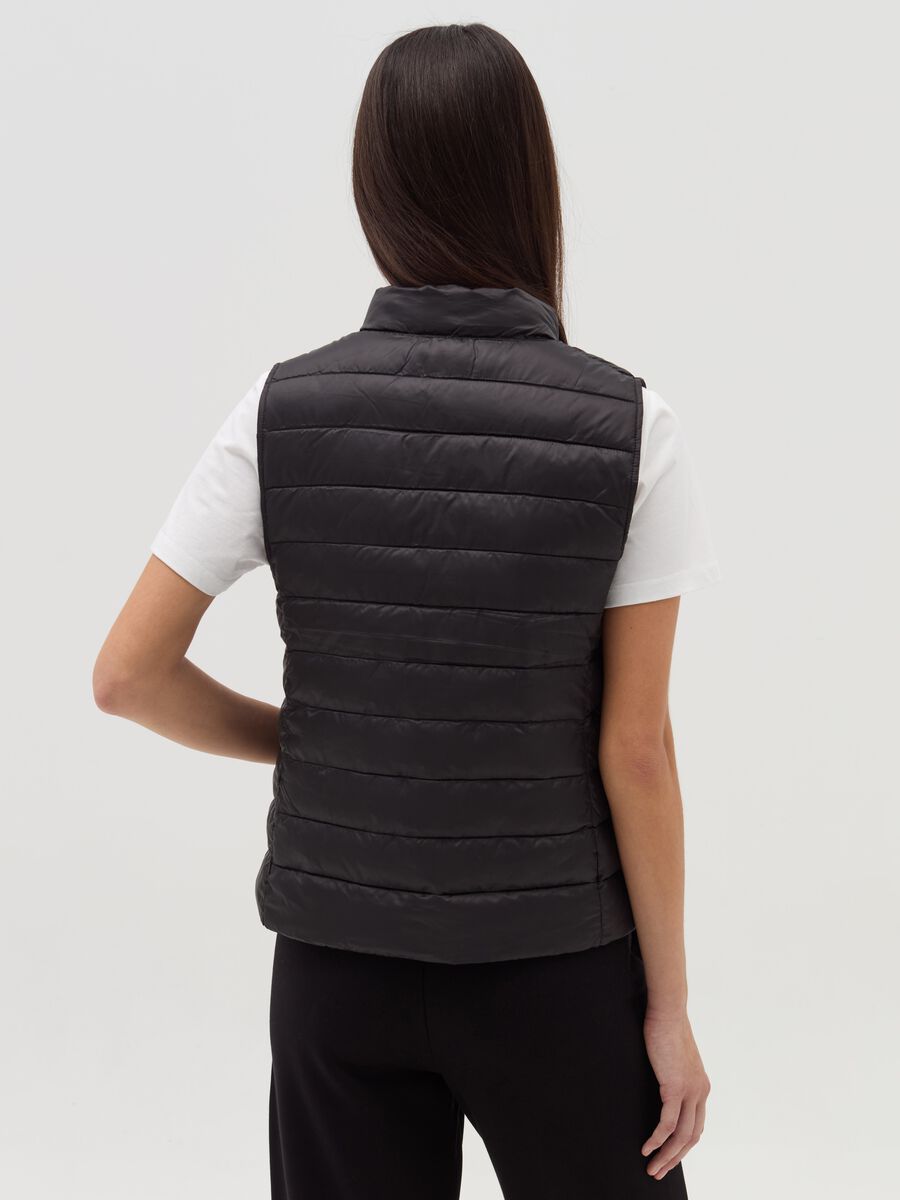 Ultralight gilet with high neck_2