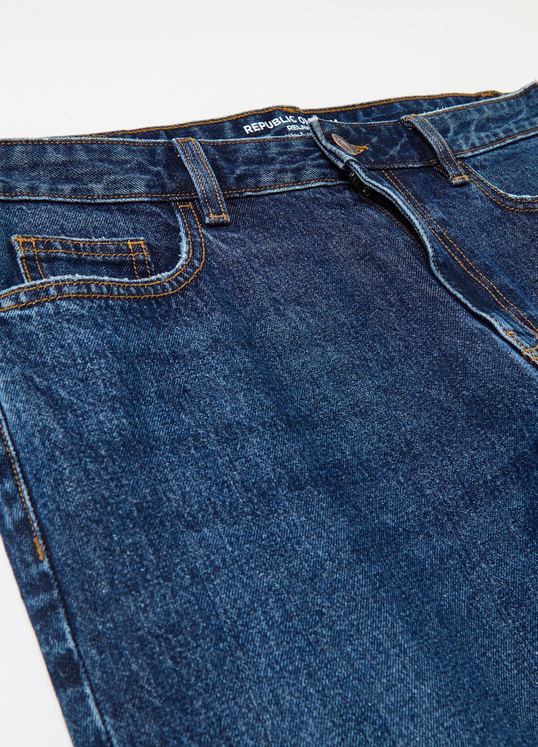 Relaxed-fit jeans with five pockets