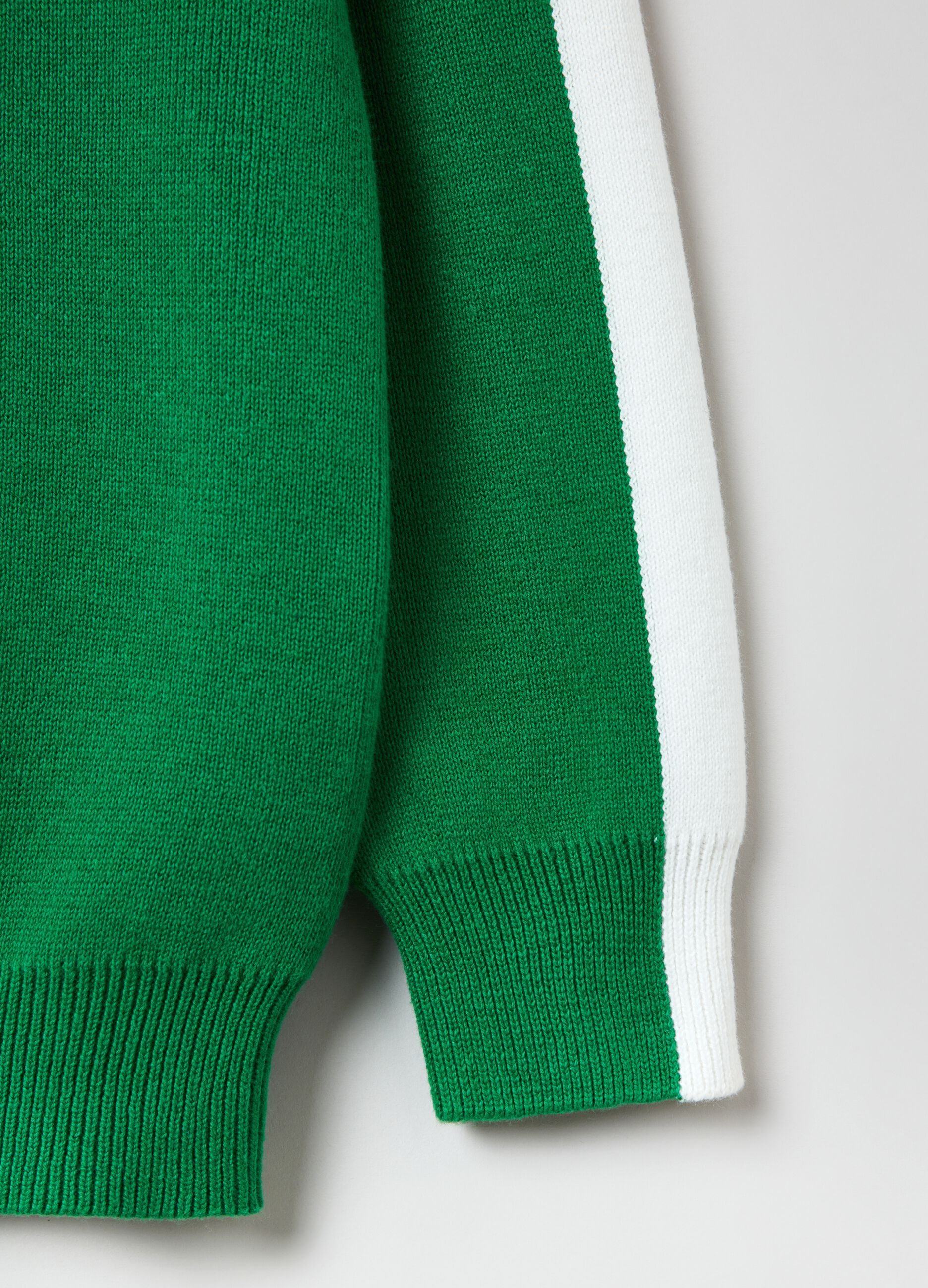 Two-tone cotton pullover