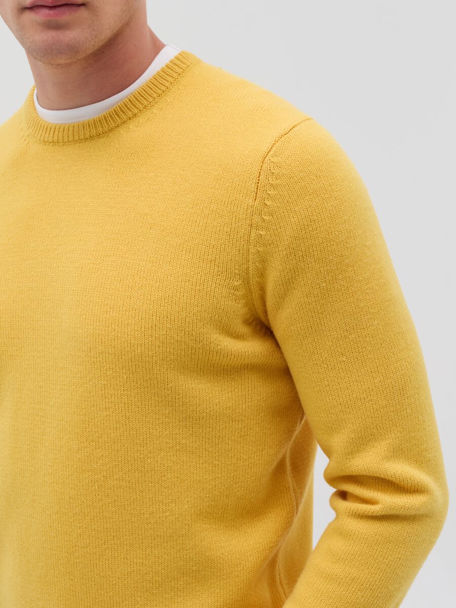 Round neck pullover_3