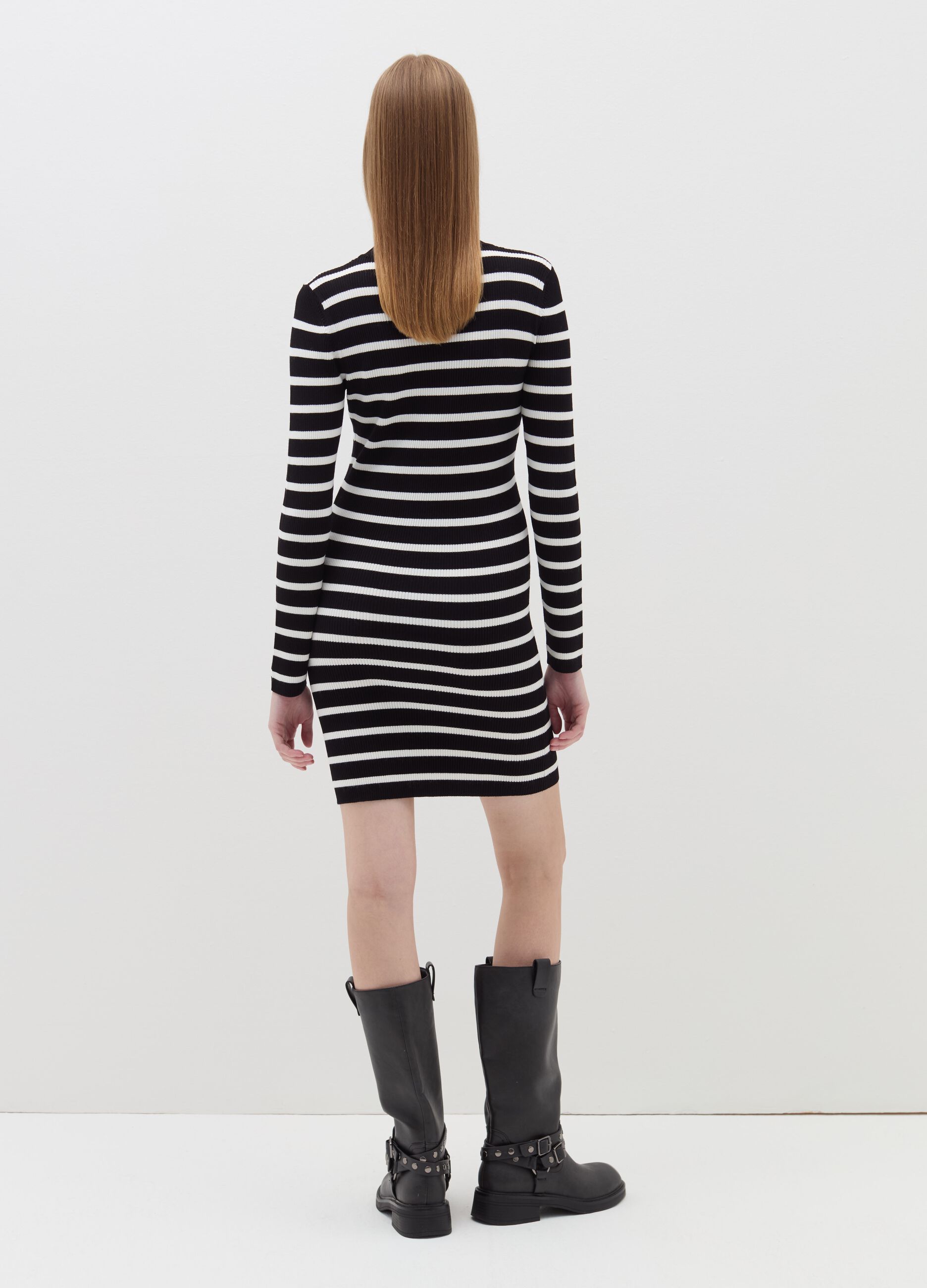 Short ribbed dress with striped pattern