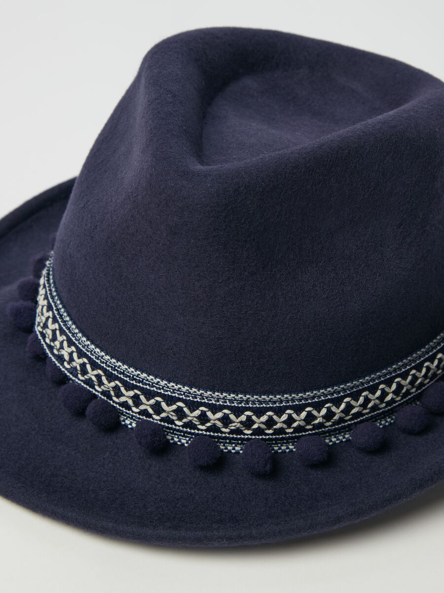 Felt hat with ethnic edging_2