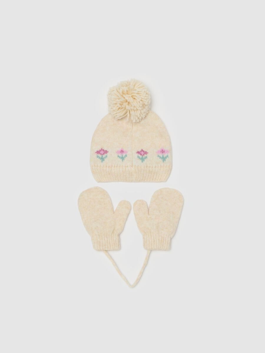 Hat and mittens set with pompom and flowers design_1