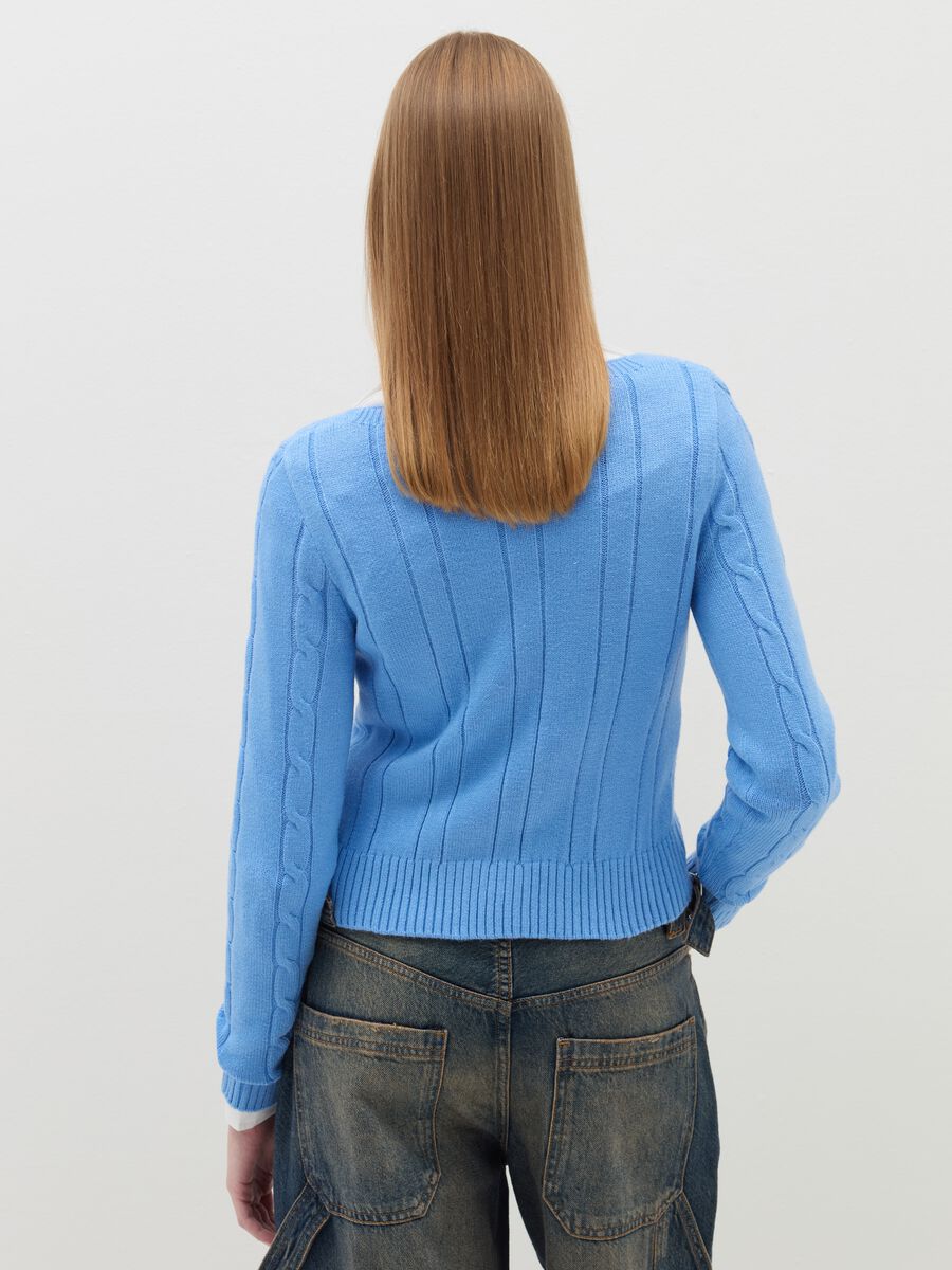 Cable-knit crop pullover with V neck_2