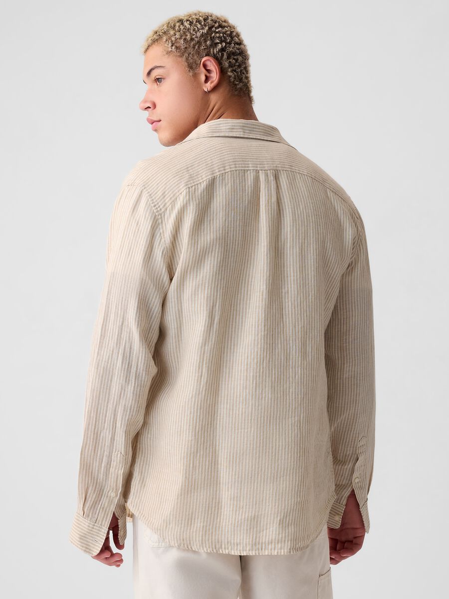 Regular-fit shirt in striped linen_2