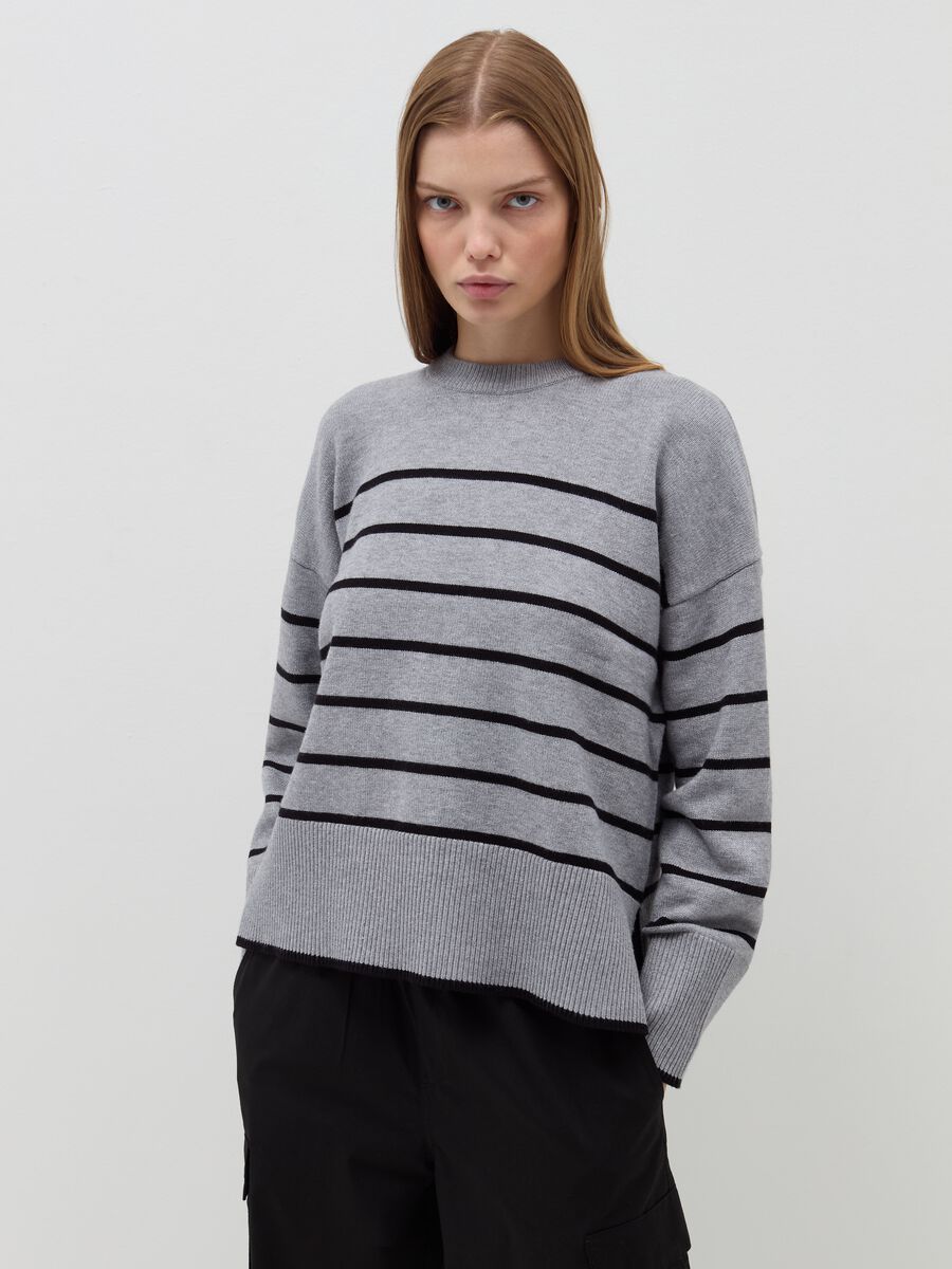 Striped pullover with slits_1