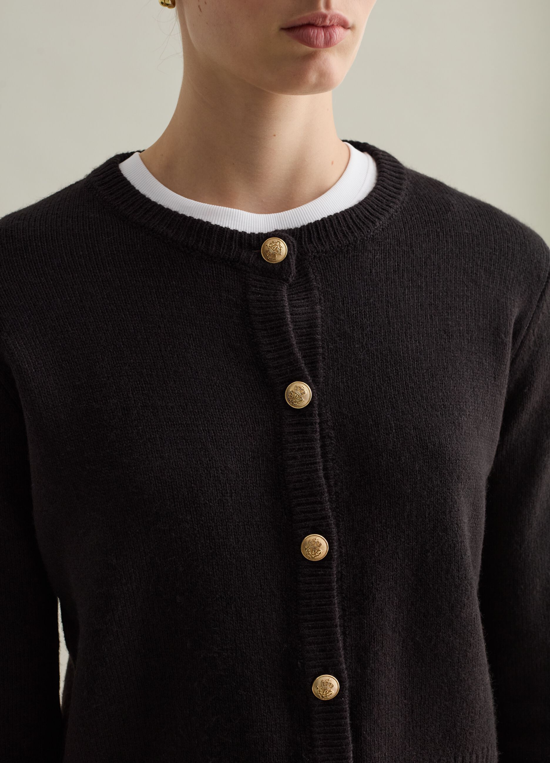 Contemporary cardigan with buttons