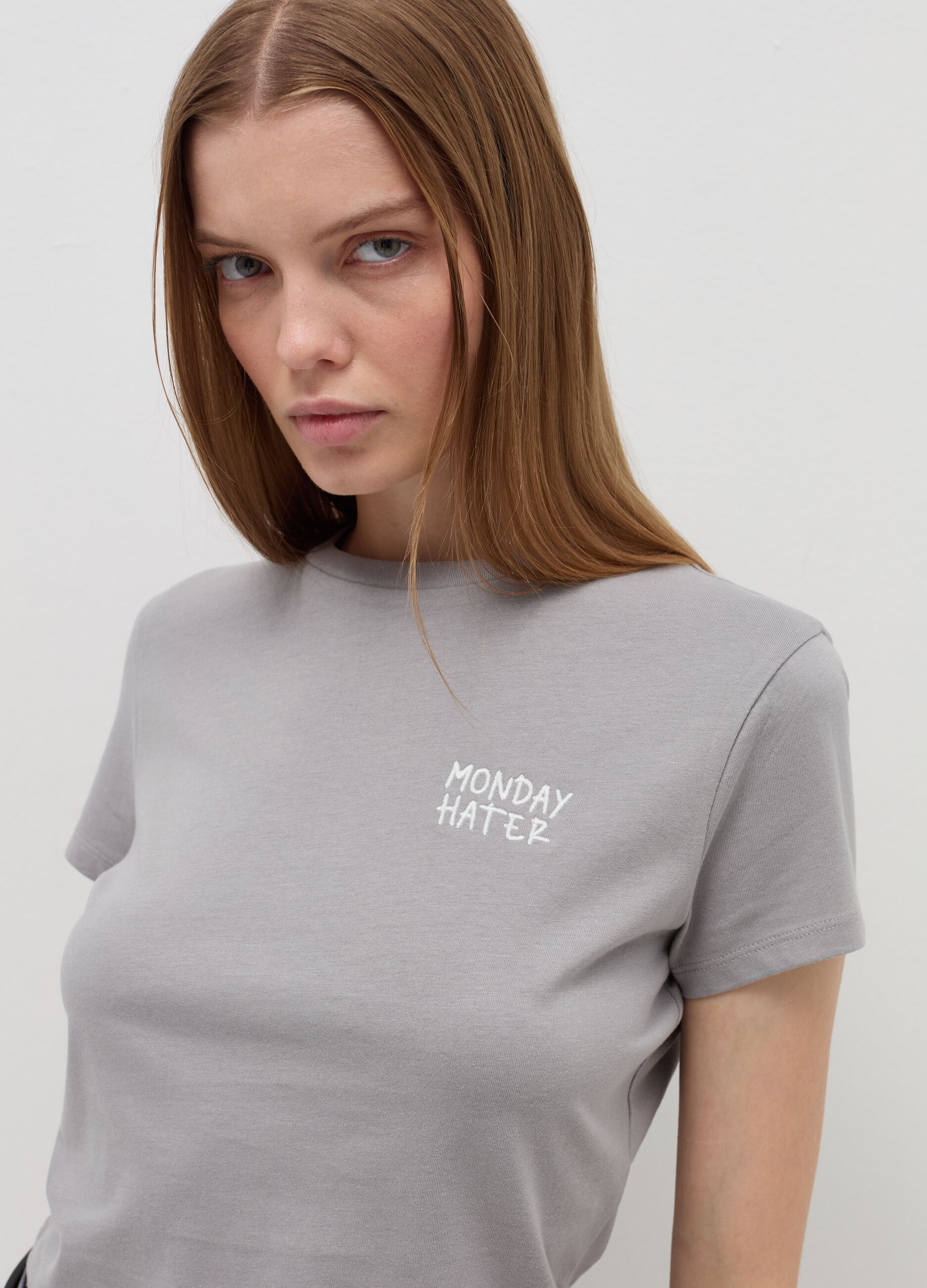 Crop T-shirt with lettering embroidery