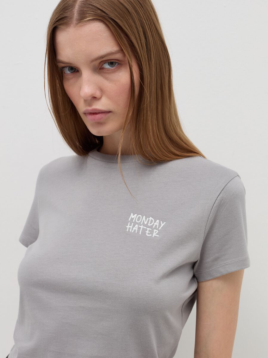 Crop T-shirt with lettering embroidery_3