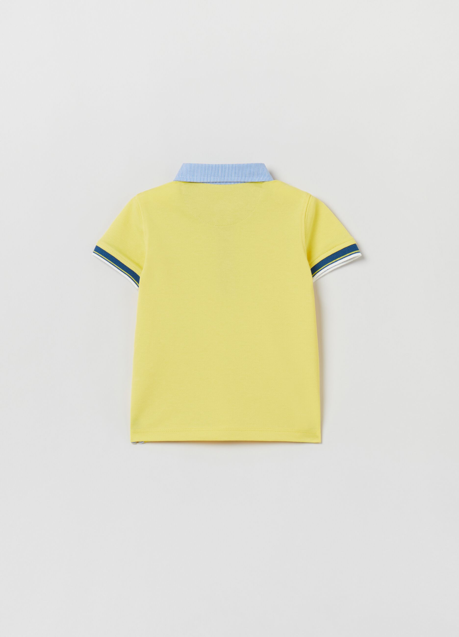 Polo shirt in piquet with yarn-dyed collar