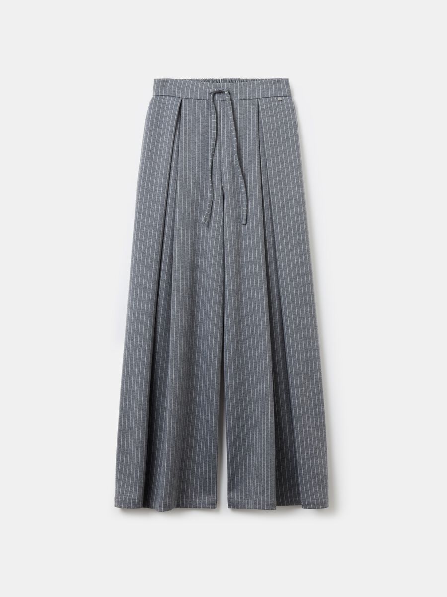 Wide-leg pinstriped trousers with darts_4