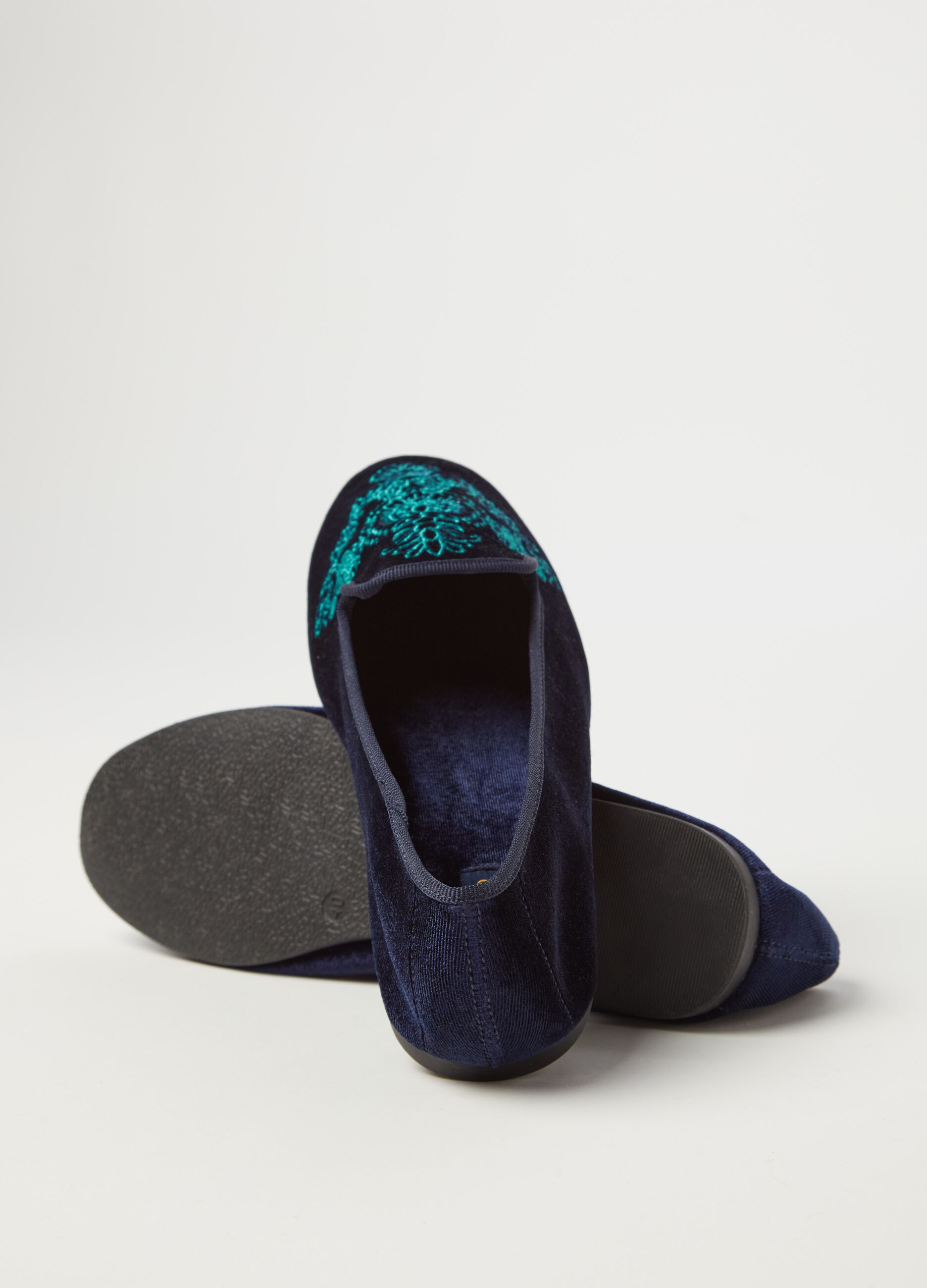 Velvet slipper shoes with embroidery