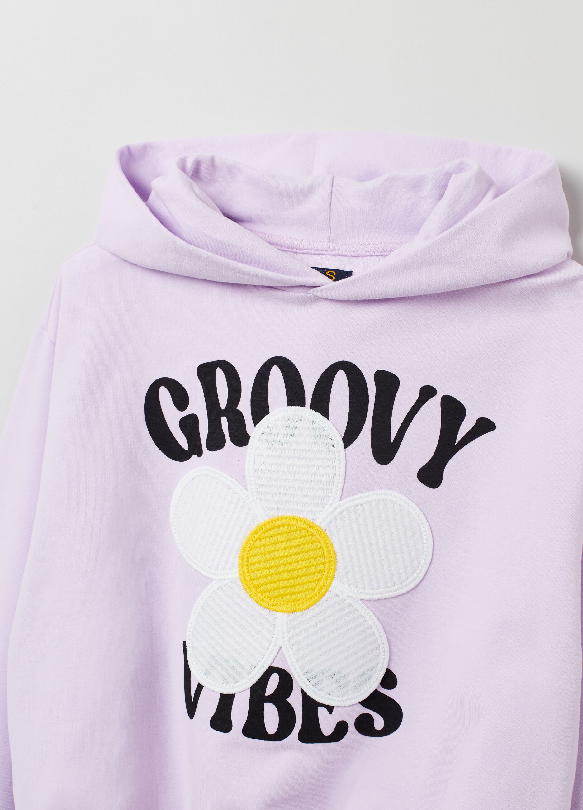 Sweatshirt with hood and flower application
