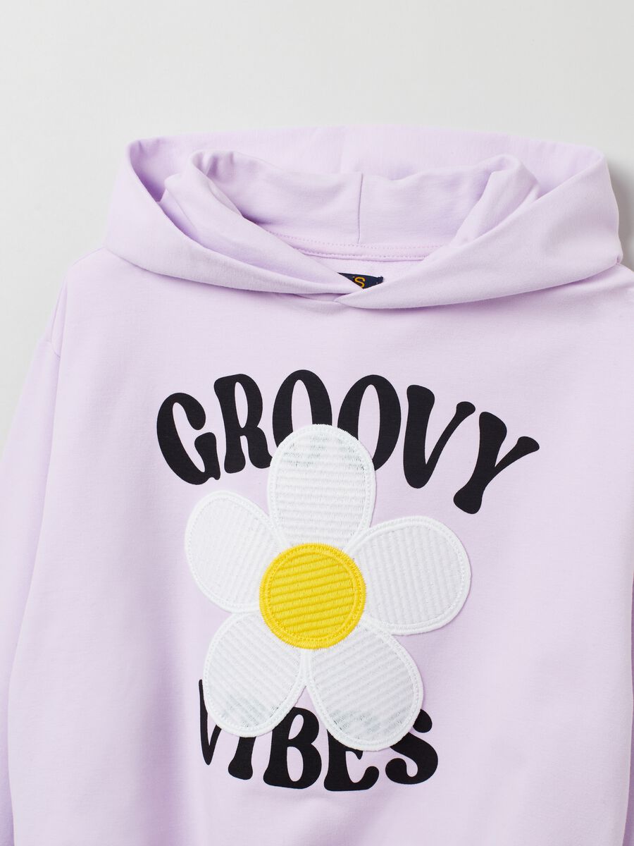 Sweatshirt with hood and flower application_2