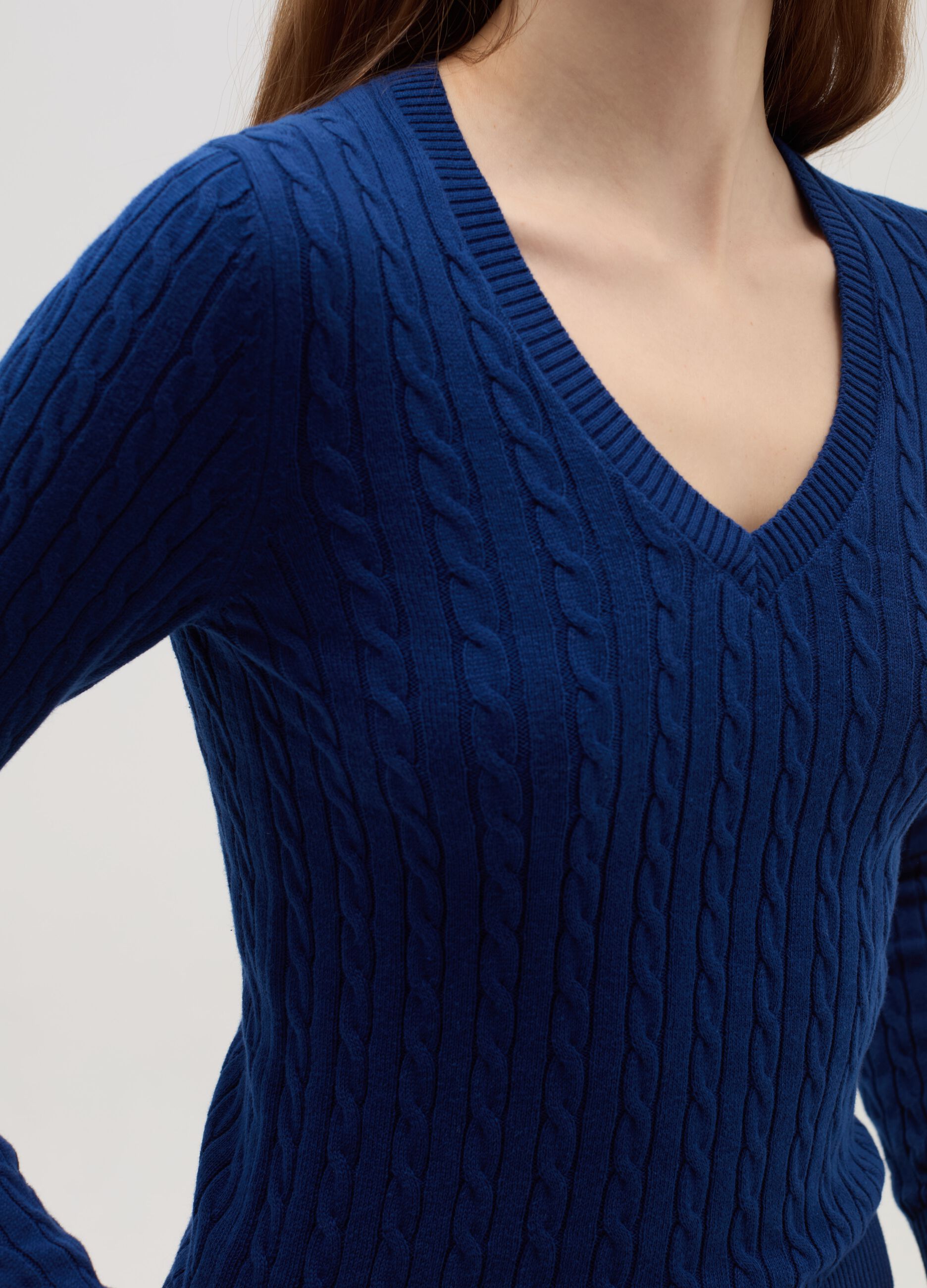 Pullover with cable design and V neck