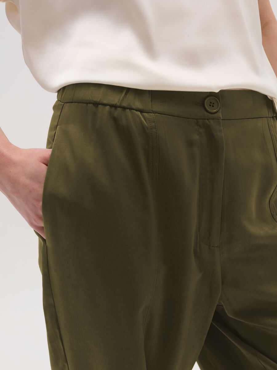 Pull-on trousers with raised stitching_3