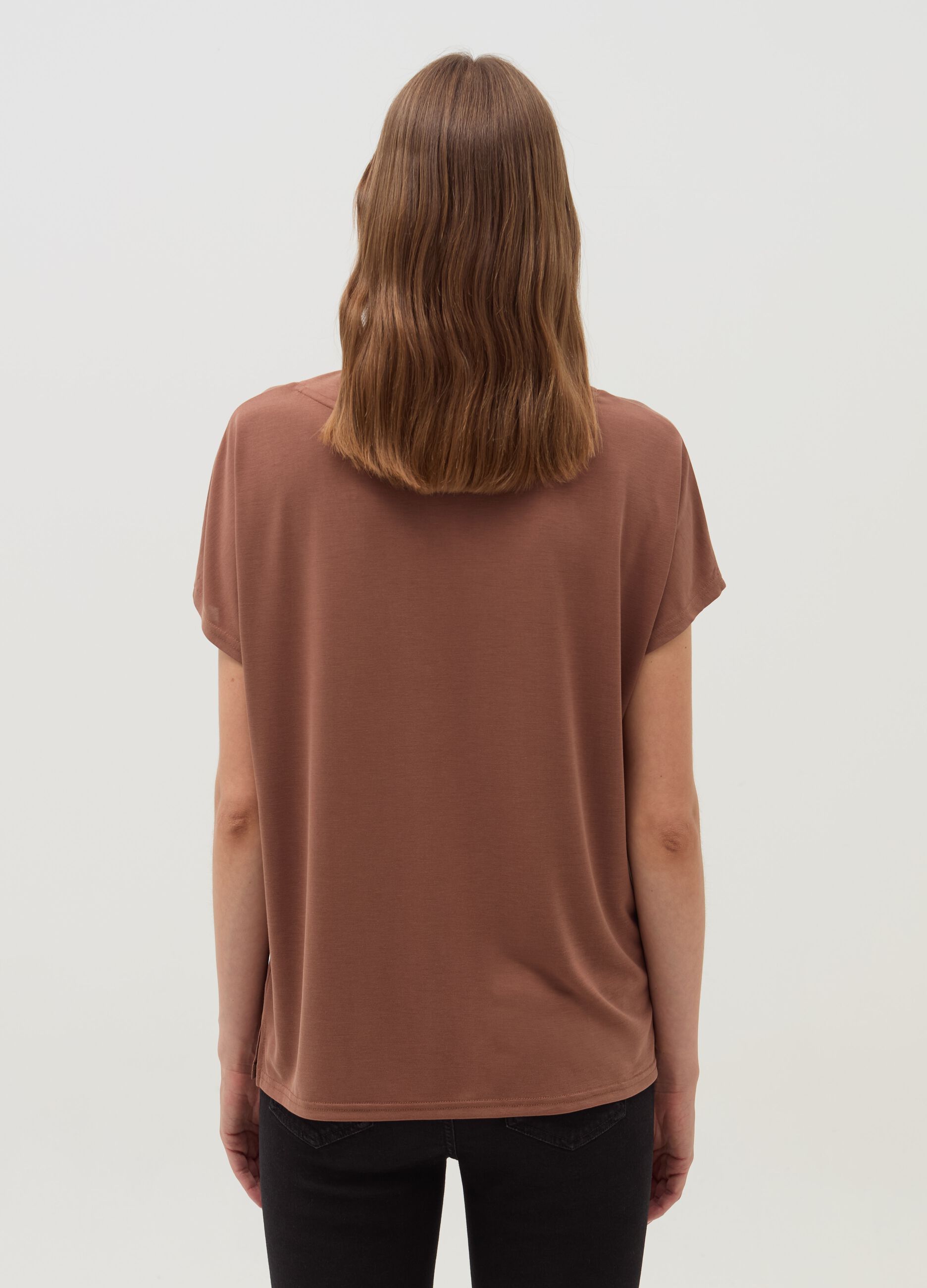 T-shirt with V neck and kimono sleeves