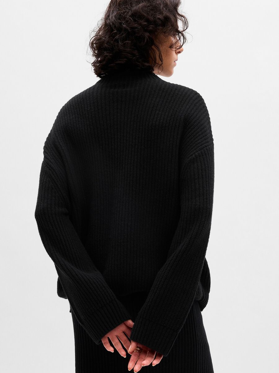 Oversized pullover with slits_1