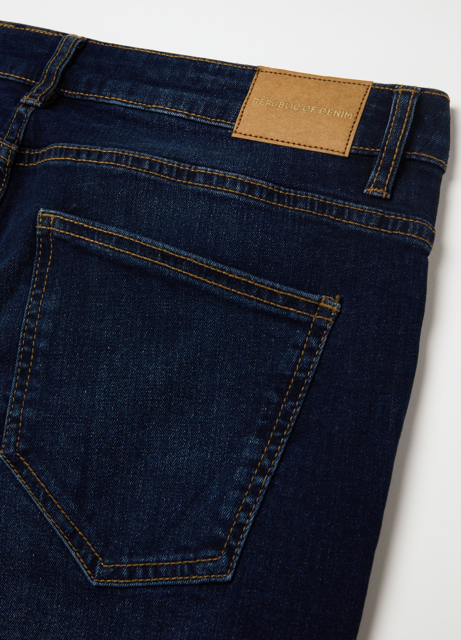 Slim-fit jeans with five pockets