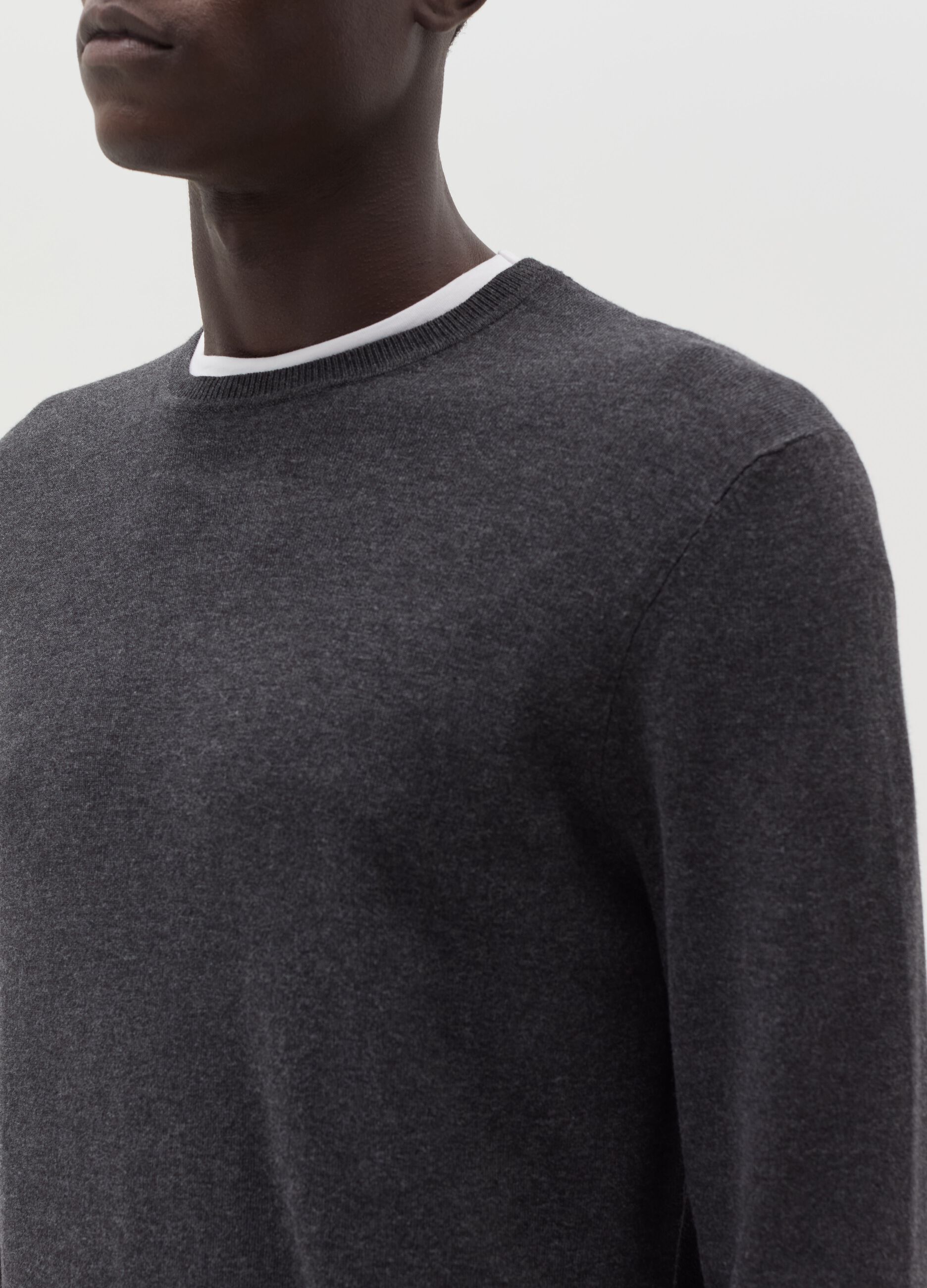 Round neck pullover