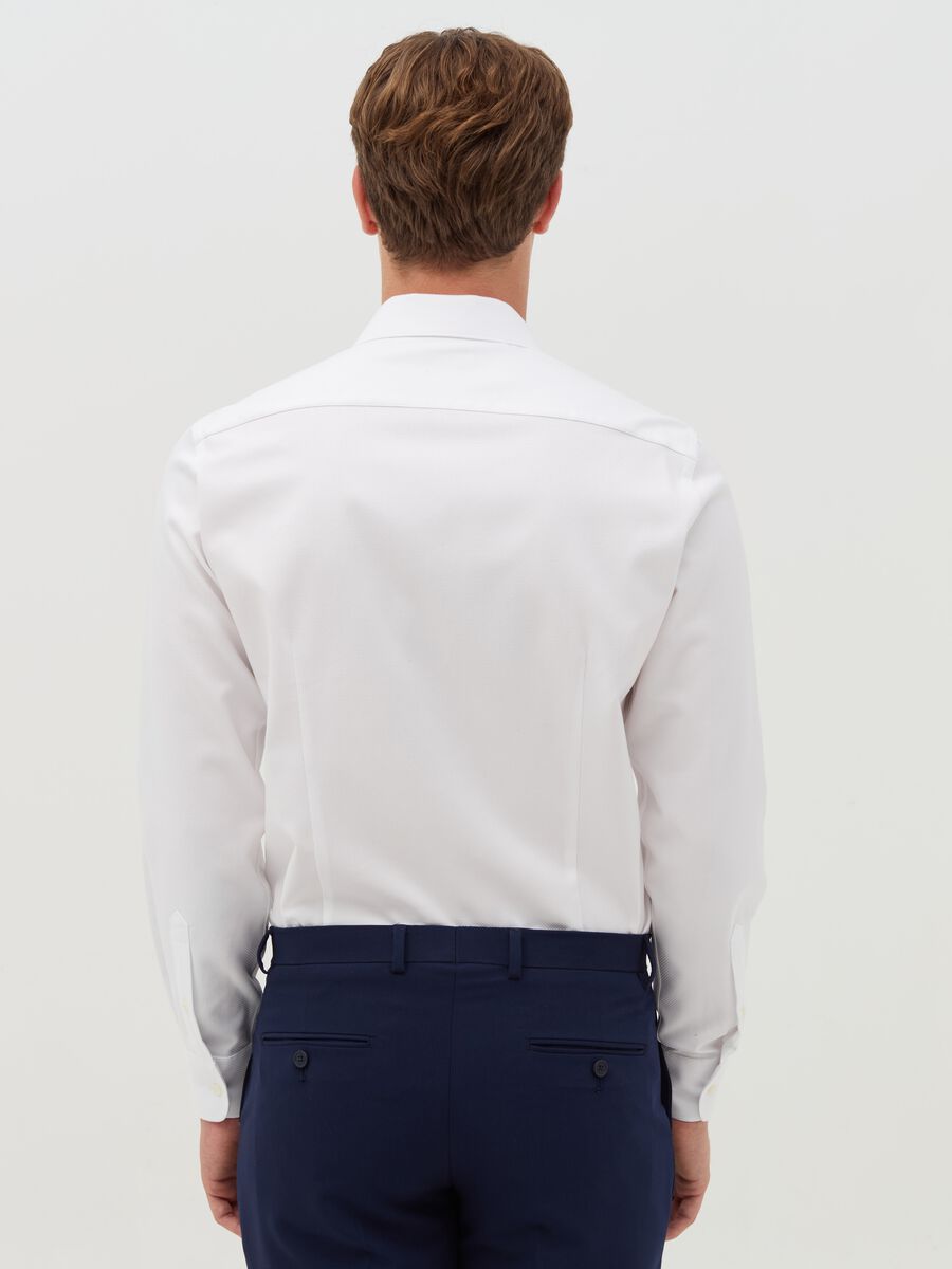 Slim-fit shirt with cut-away collar_1