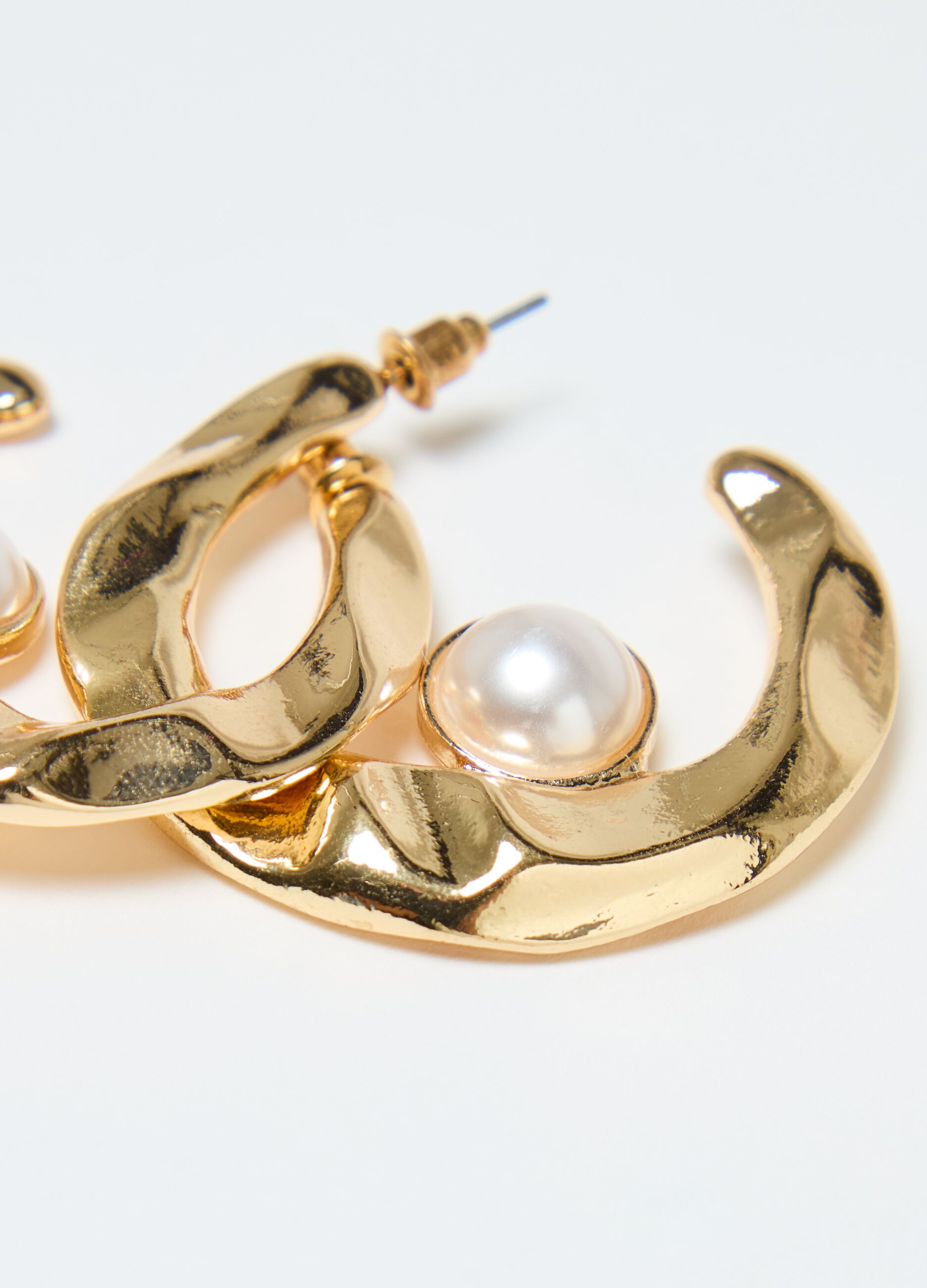 Half-moon earrings with bead