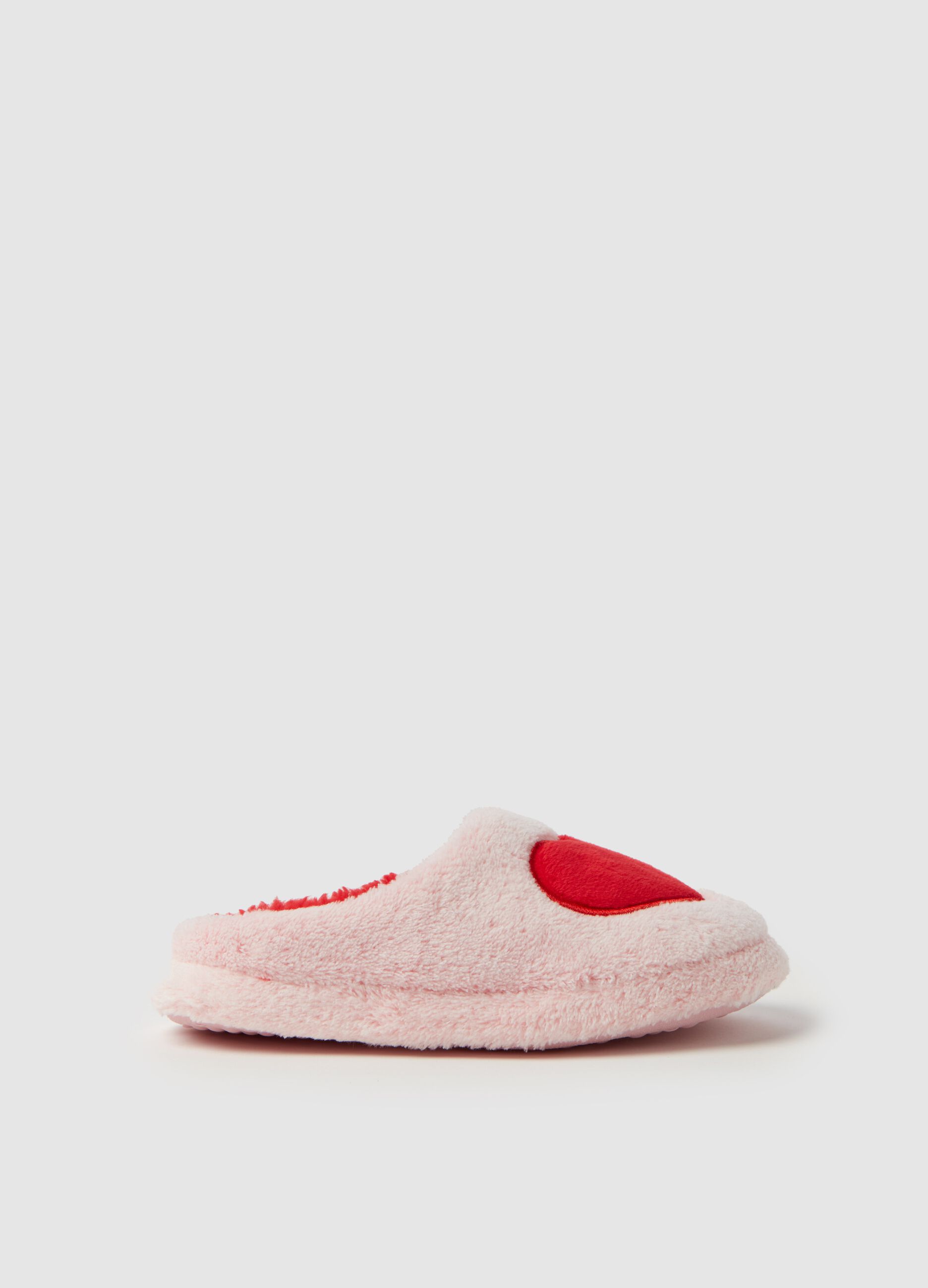 Faux fur slippers with heart embroidery