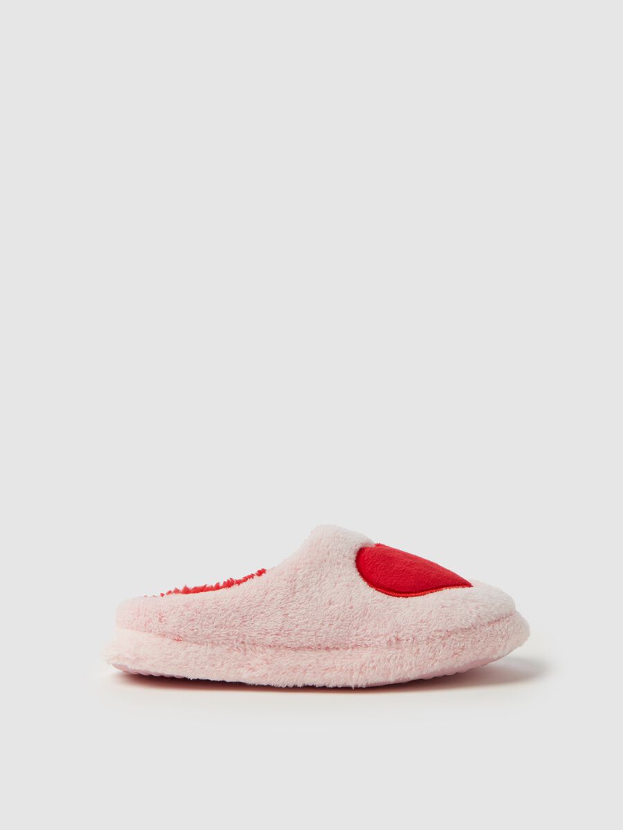 Faux fur slippers with heart embroidery_0