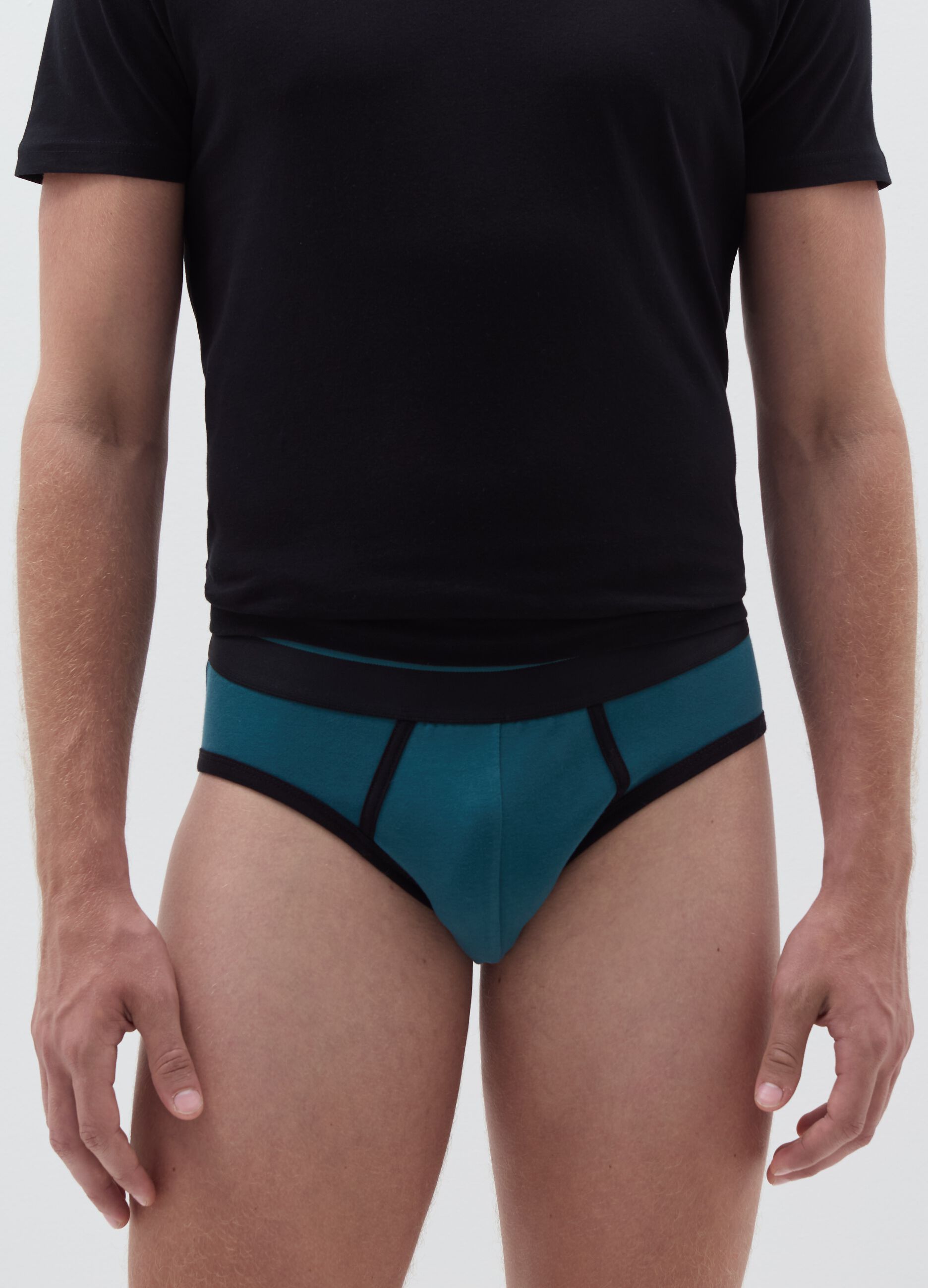 Three-pack briefs with contrasting piping