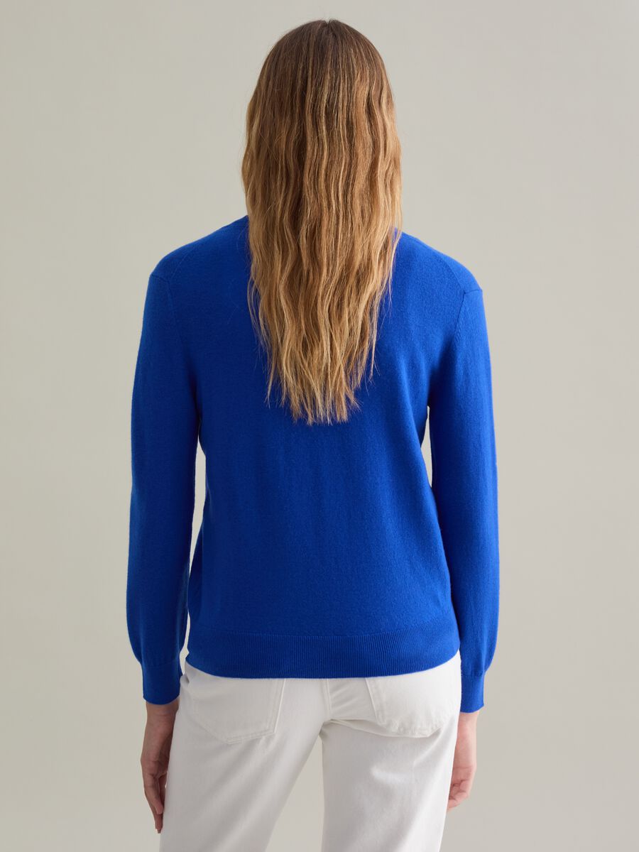 V-neck pullover in wool_2