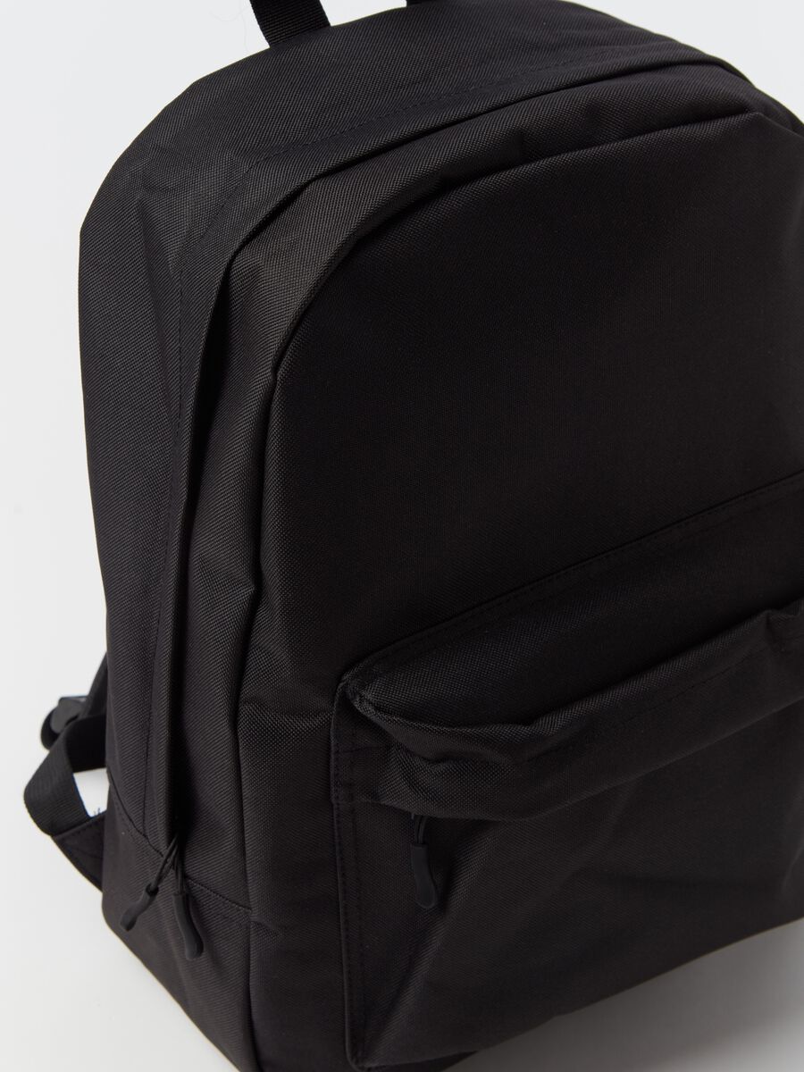 Oval backpack with outside pocket_2