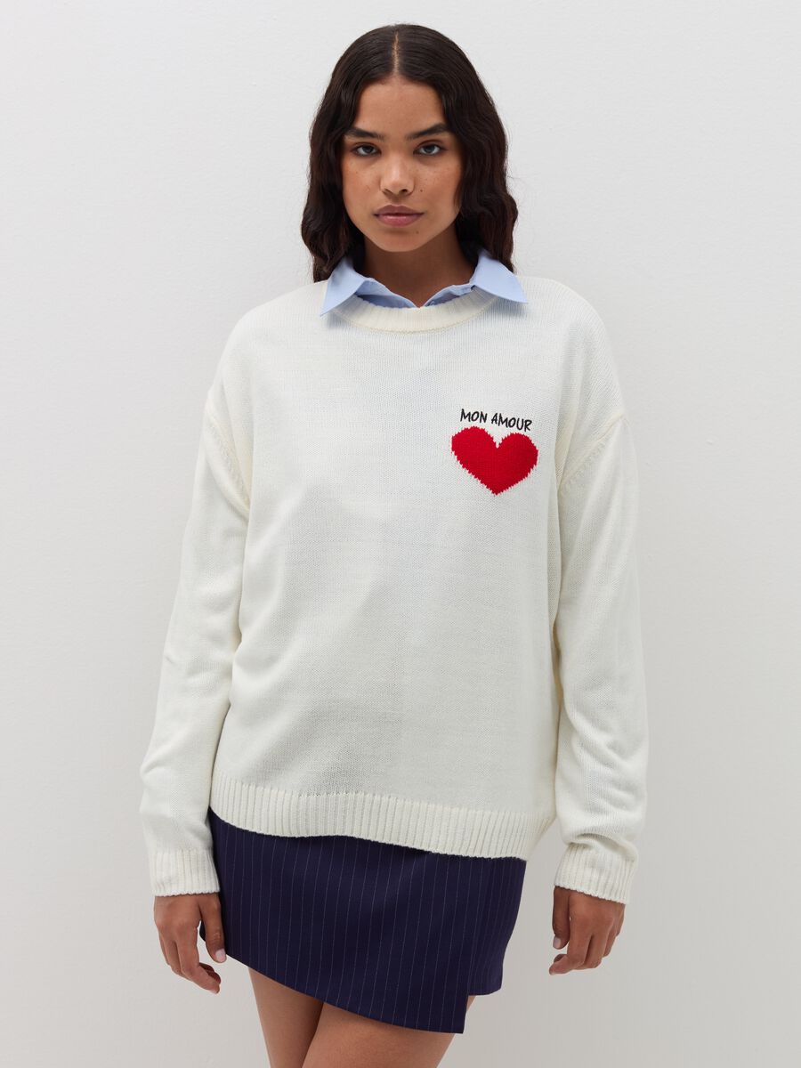 Pullover with "Mon Amour" lettering and heart_1