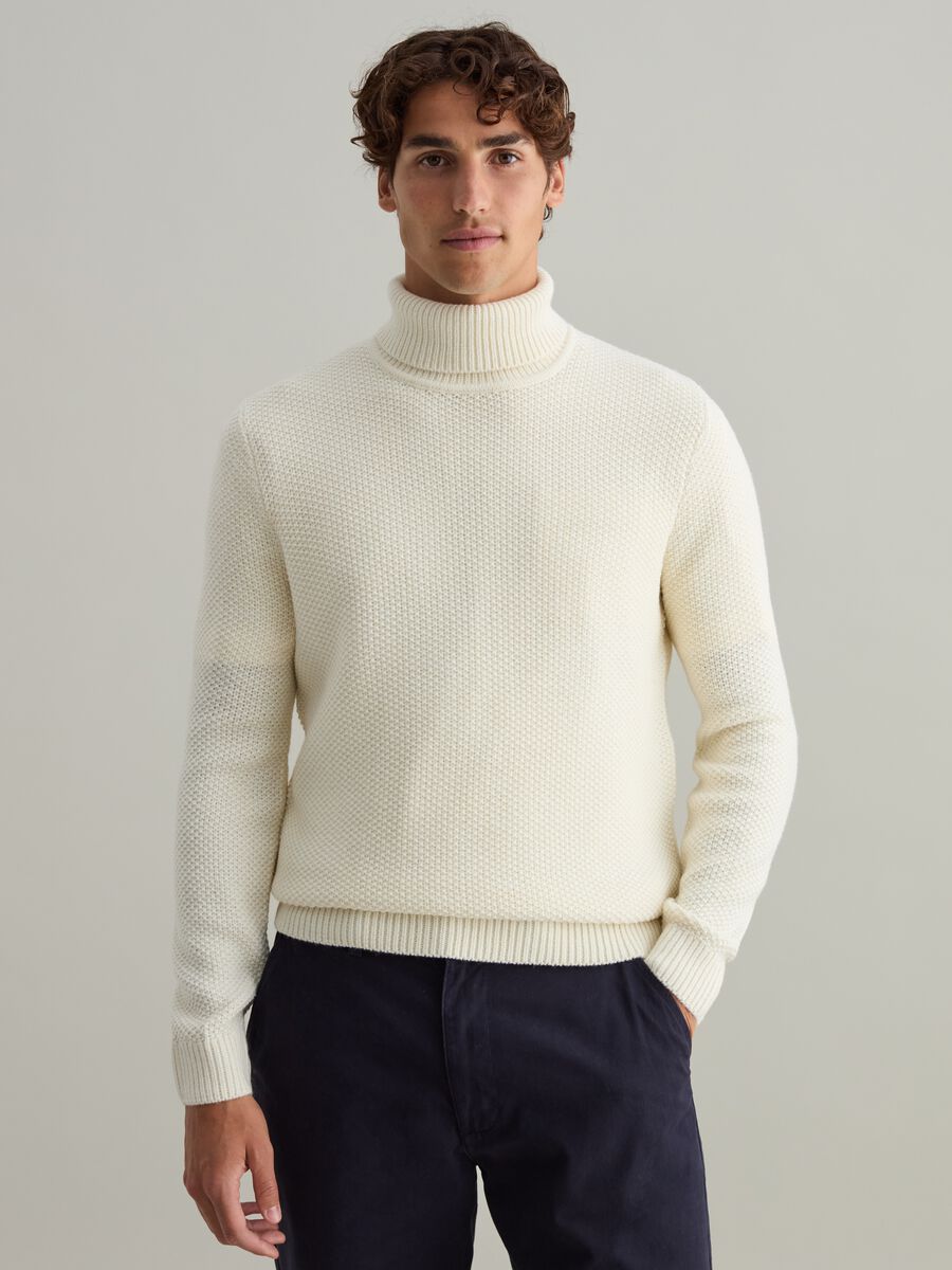 Knitted pullover with high neck_1