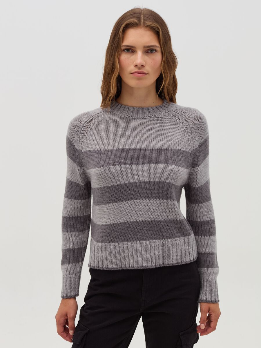 Striped pullover with raglan sleeves_0