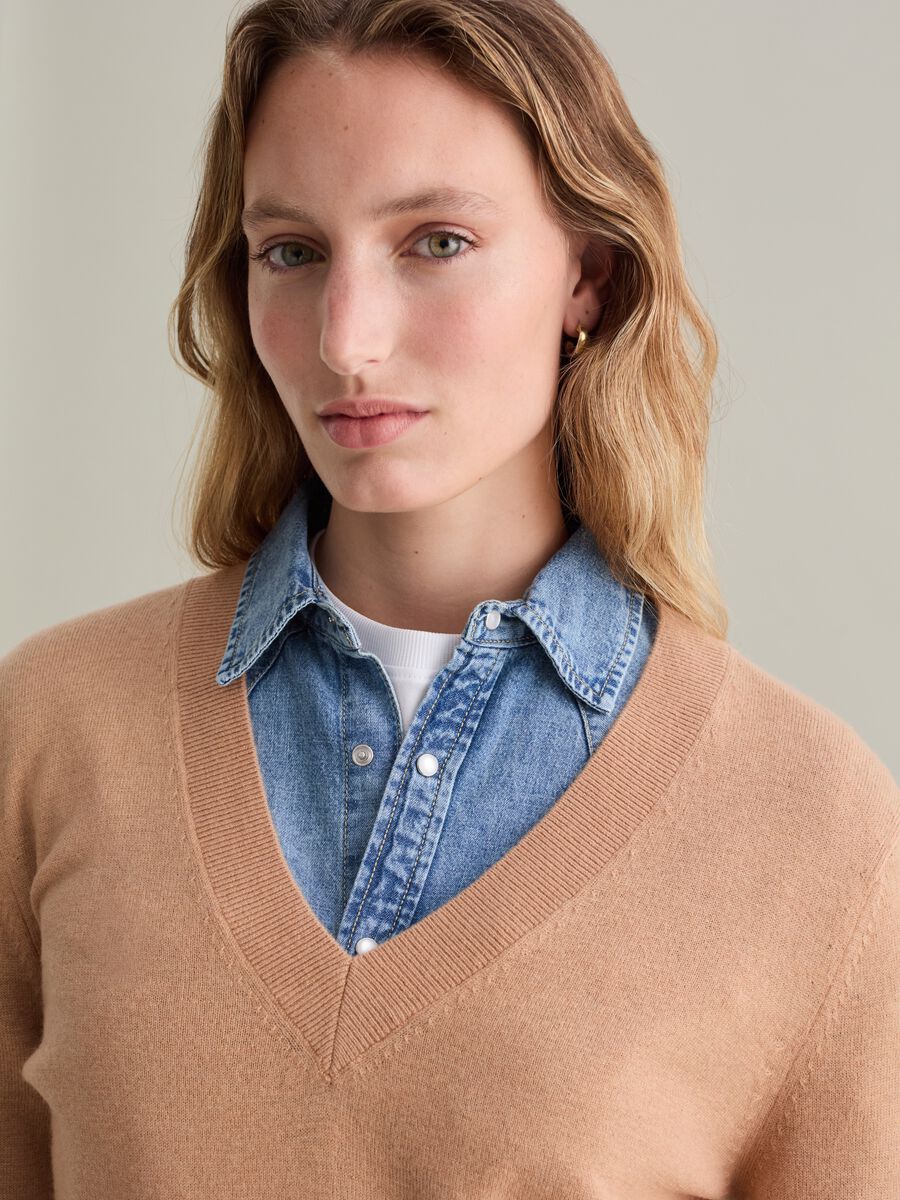 V-neck pullover in wool_3