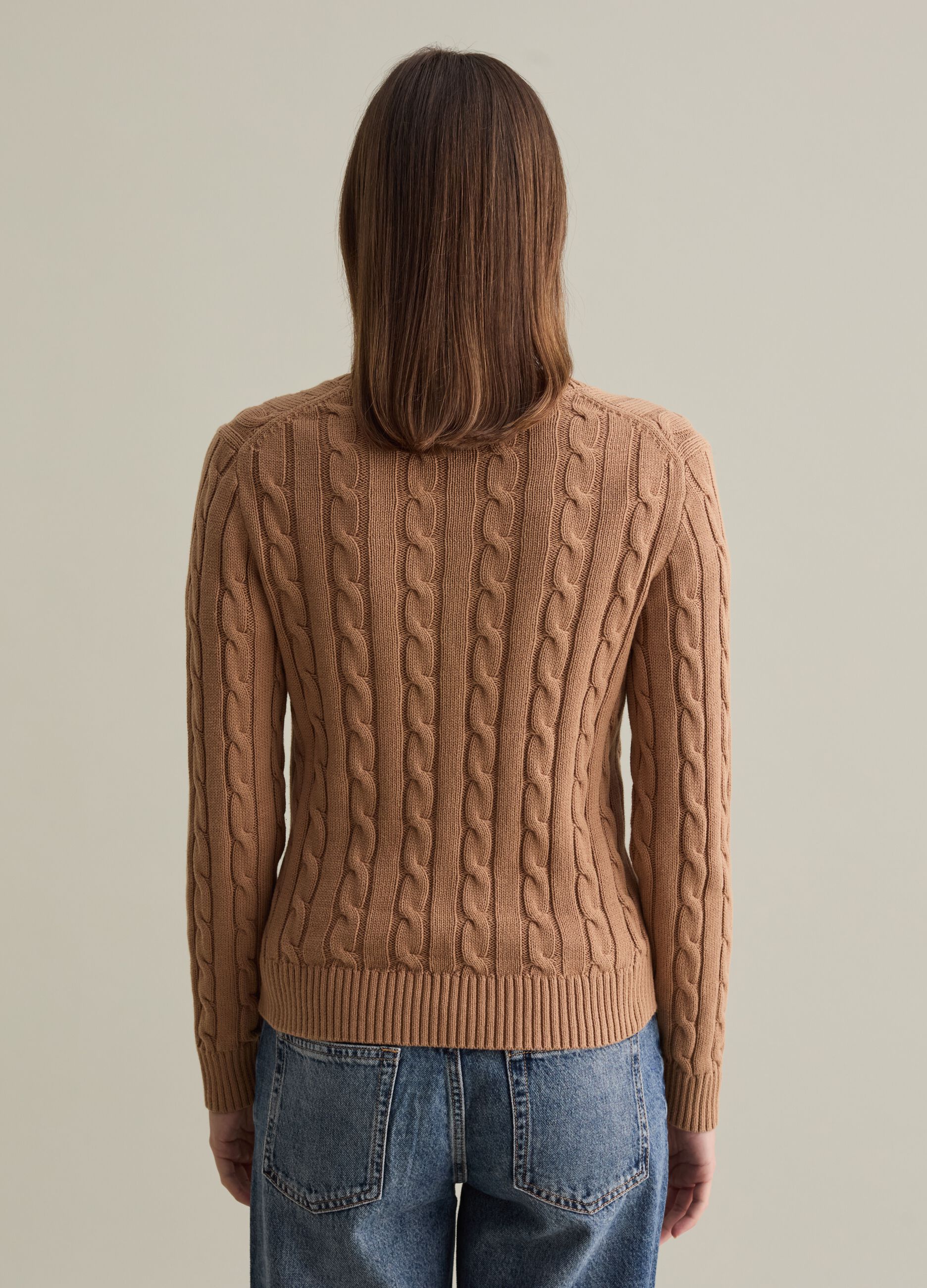 Pullover a trecce con scollo a V