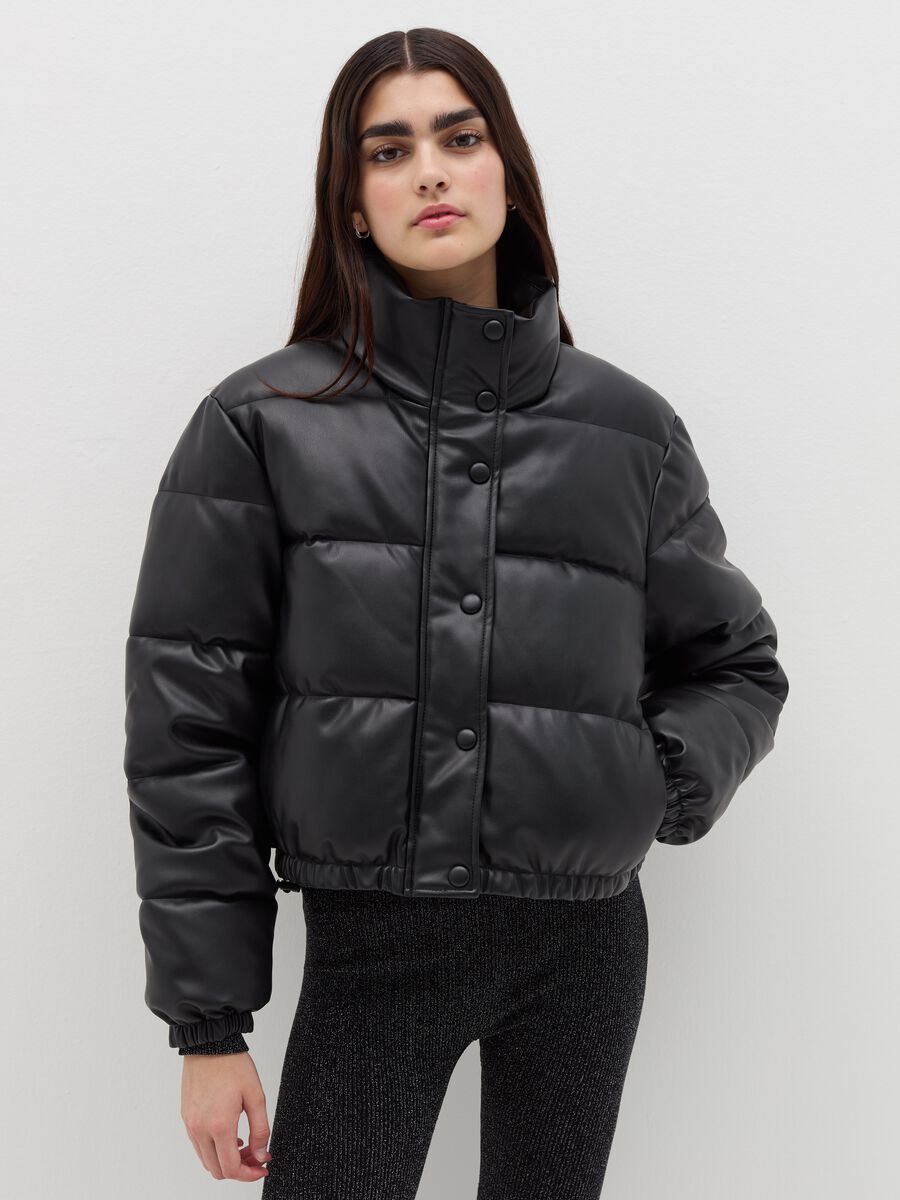 Glossy-effect crop down jacket with high neck_2