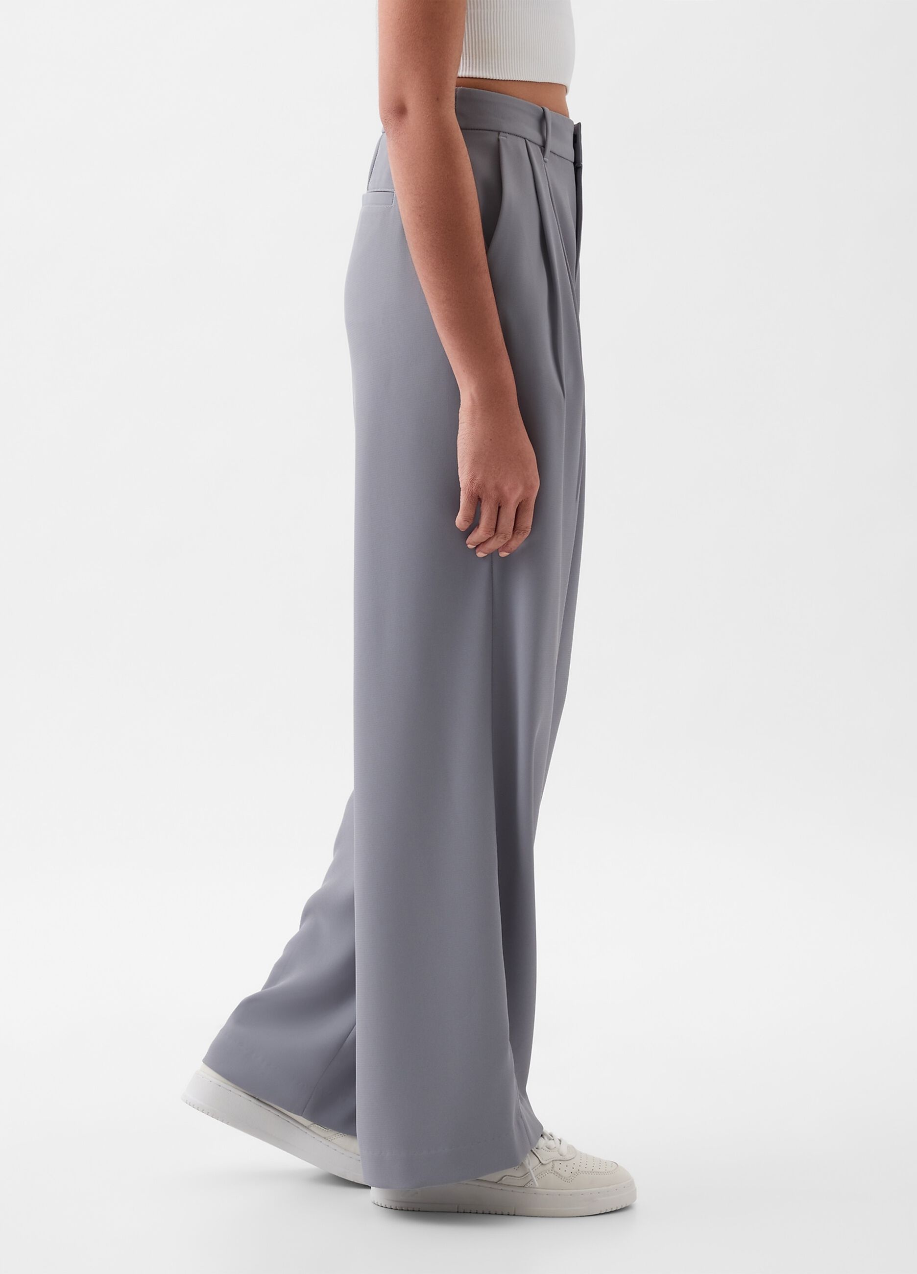 Wide-leg trousers with high waist and darts