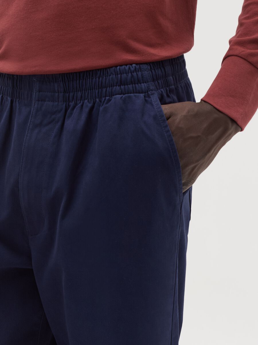 Chino trousers in stretch Oxford cotton_3